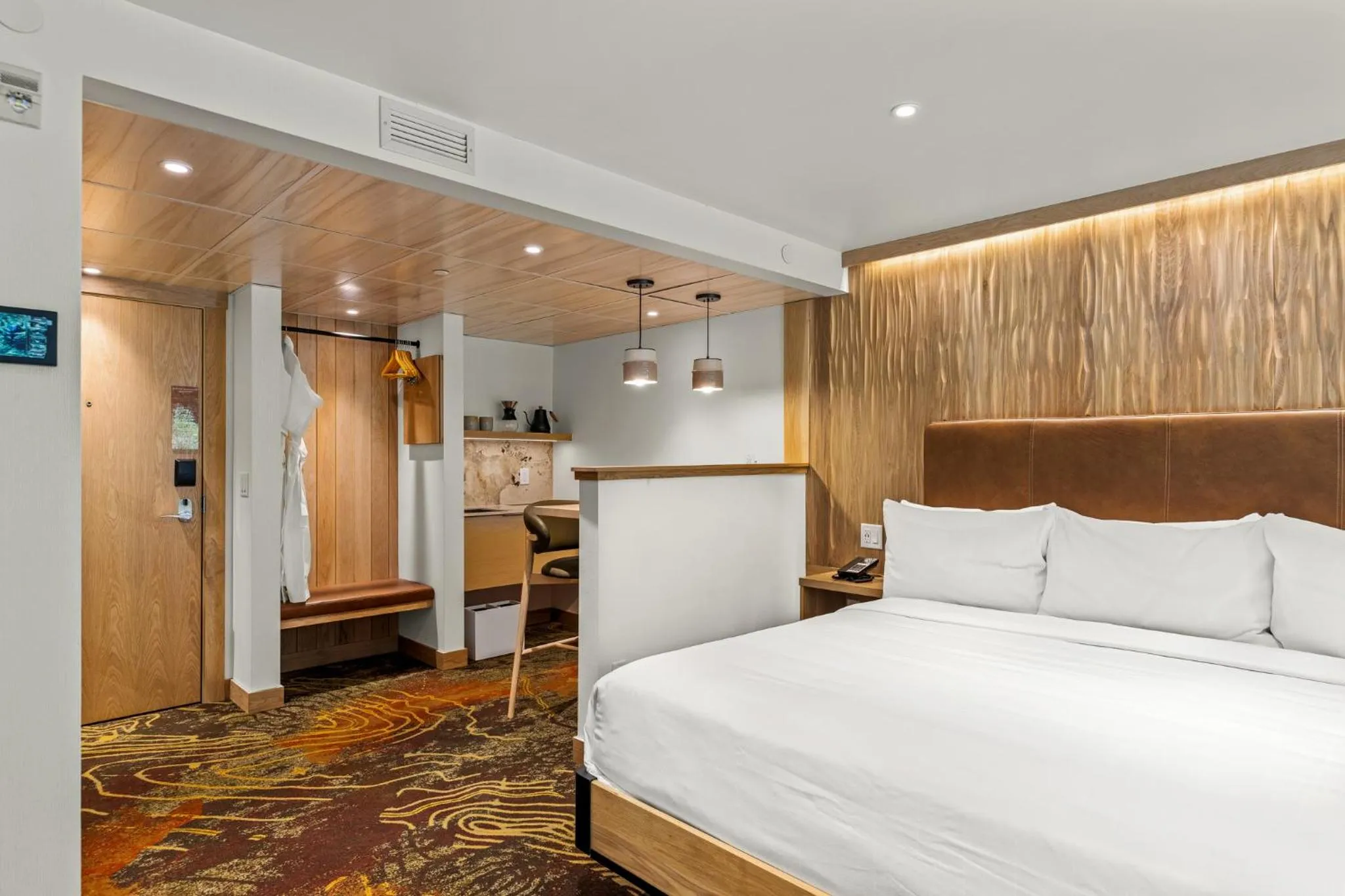 Bedroom, Bed in Otter Hotel