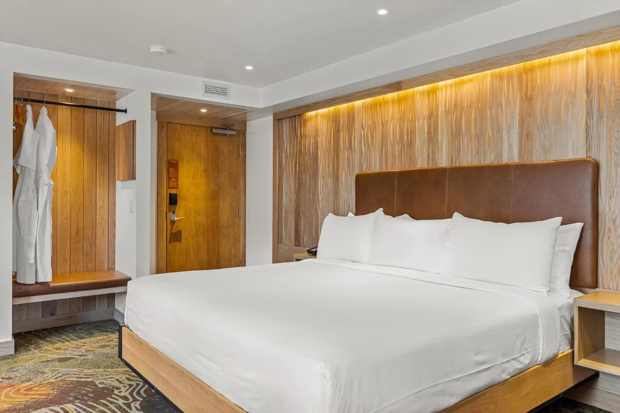 Bedroom, Bed in Otter Hotel