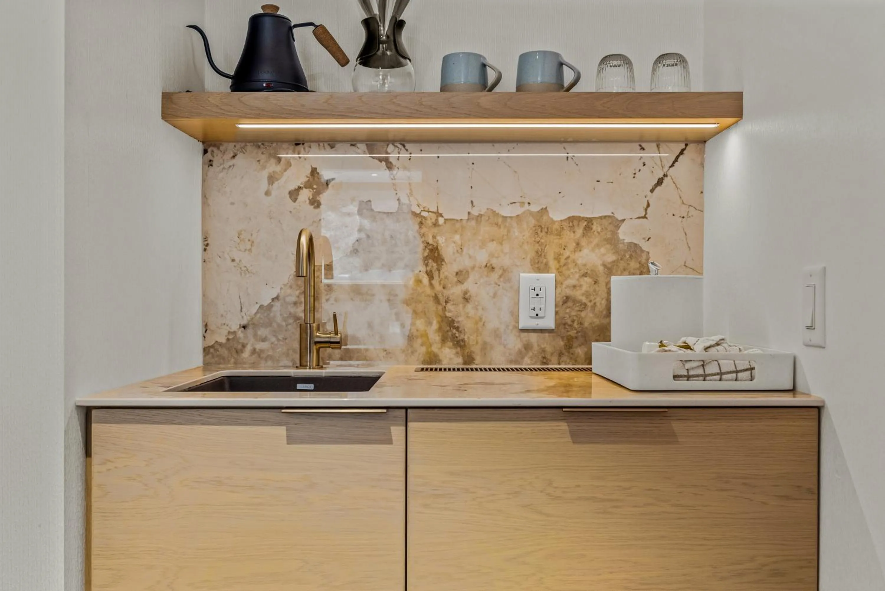 Kitchen or kitchenette in Otter Hotel