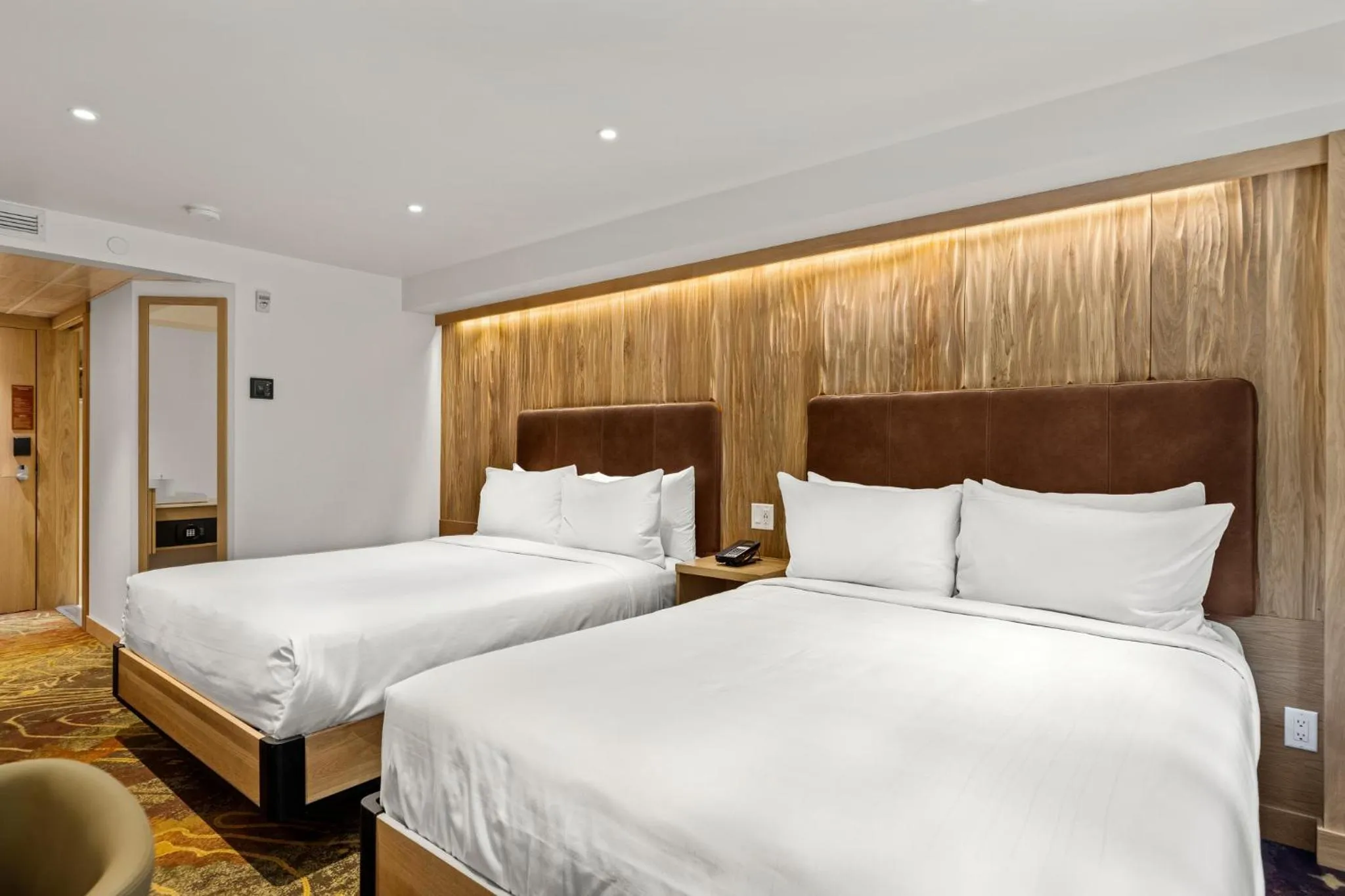 Bedroom, Bed in Otter Hotel