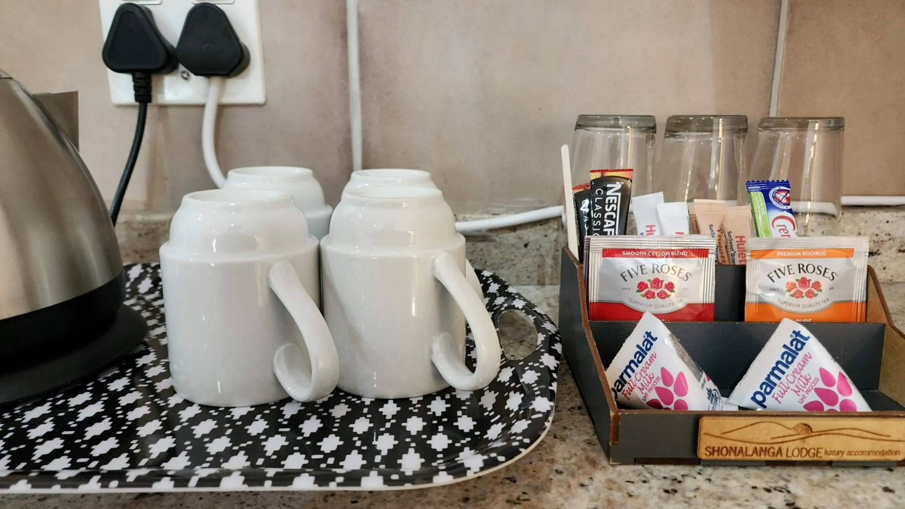 Coffee/tea facilities in Shonalanga Lodge