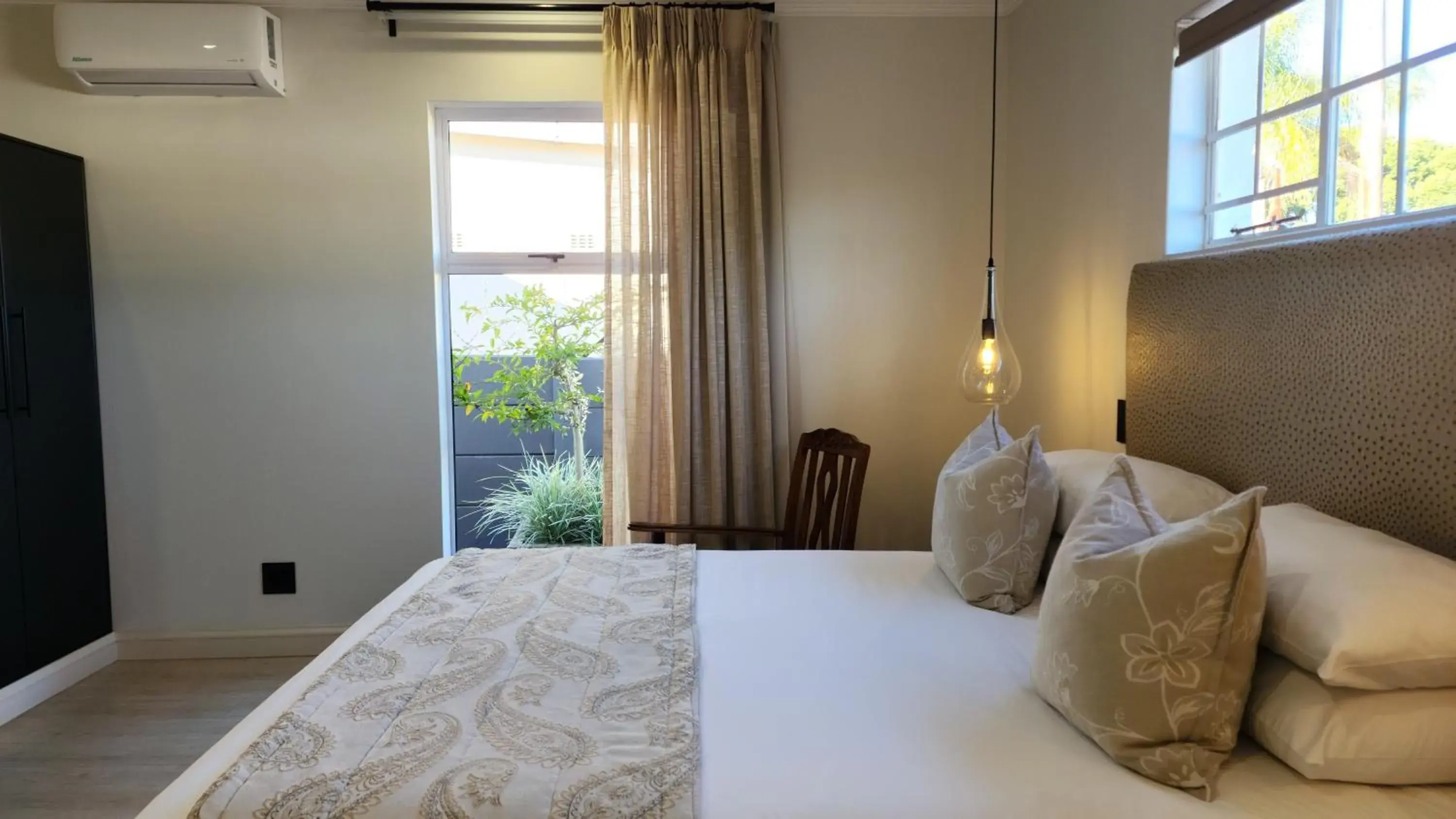 Luxury Double Room - single occupancy in Shonalanga Lodge Luxury Double Room - single occupancy in Shonalanga Lodge