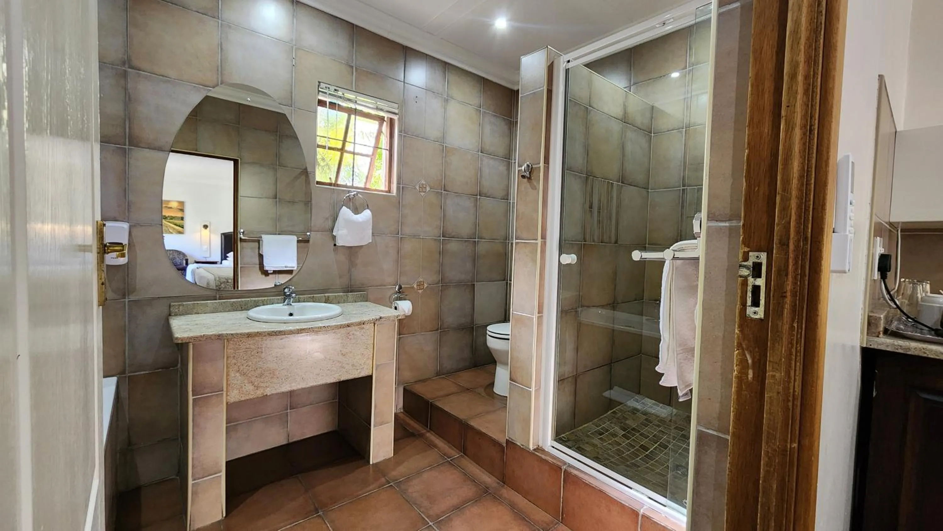 Shower in Shonalanga Lodge