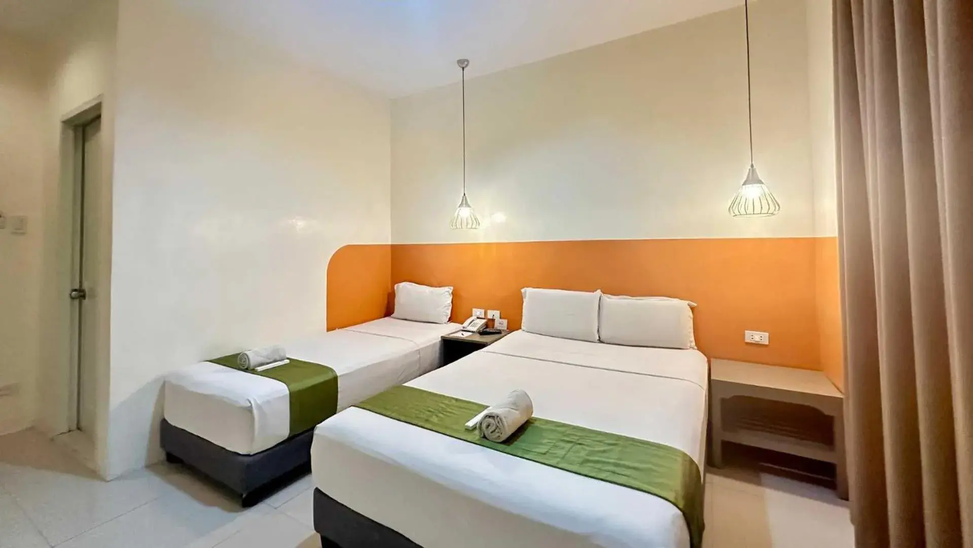 Deluxe Double or Twin Room in Travelbee Capitol Inn Deluxe Double or Twin Room in Travelbee Capitol Inn