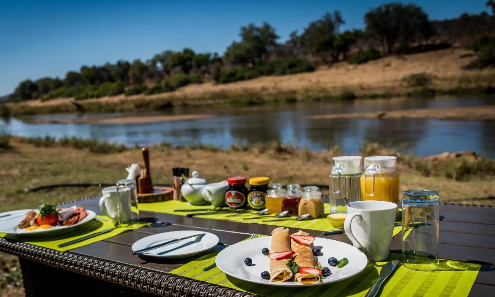 Breakfast in Maninghi Lodge