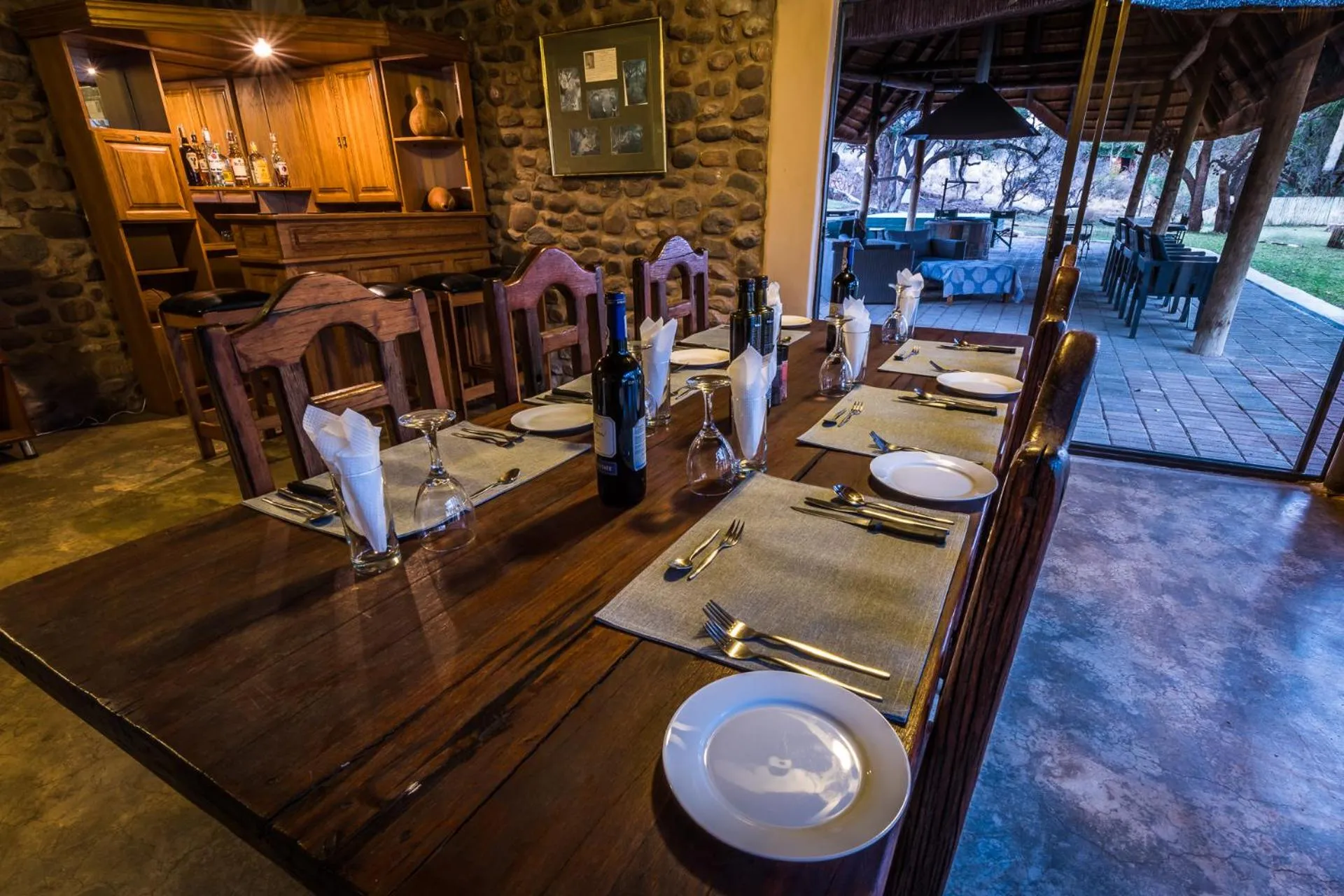 Restaurant/places to eat in Maninghi Lodge