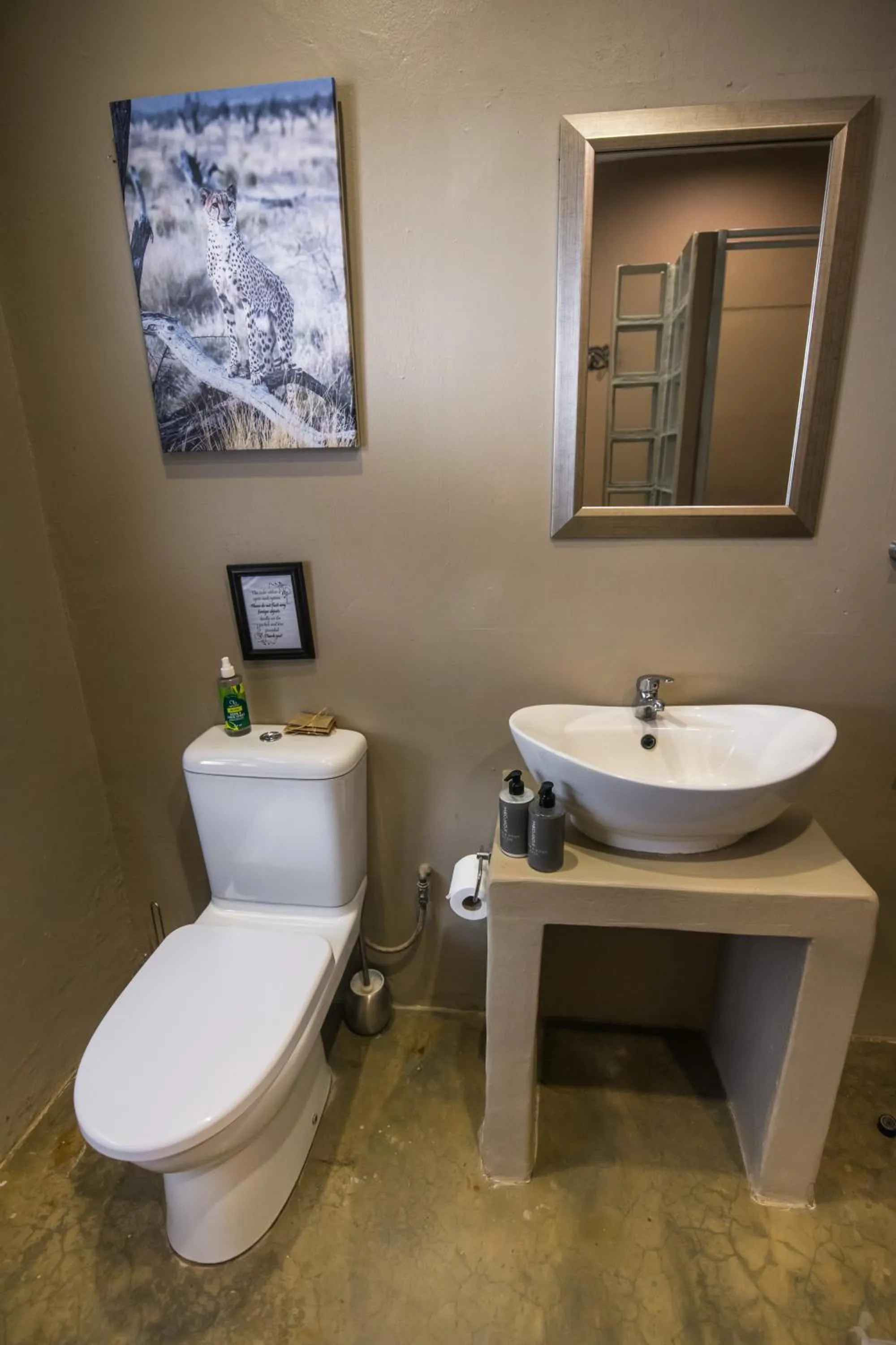 Bathroom in Maninghi Lodge