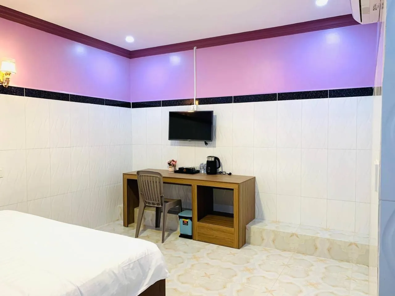 TV and multimedia, Bed in The Cozy Corner-Budget Hotel