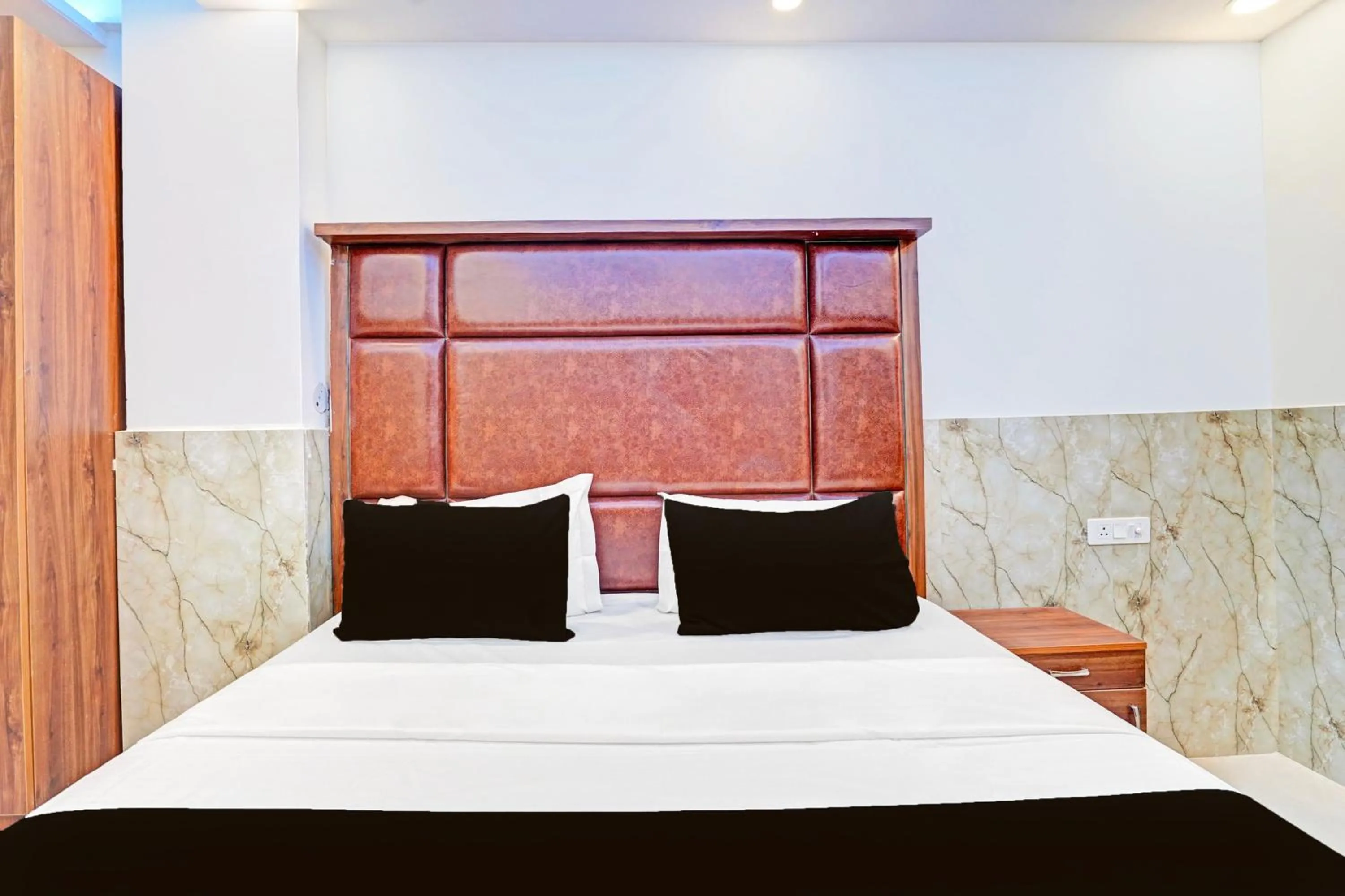 Bedroom, Bed in Hotel O veer palace