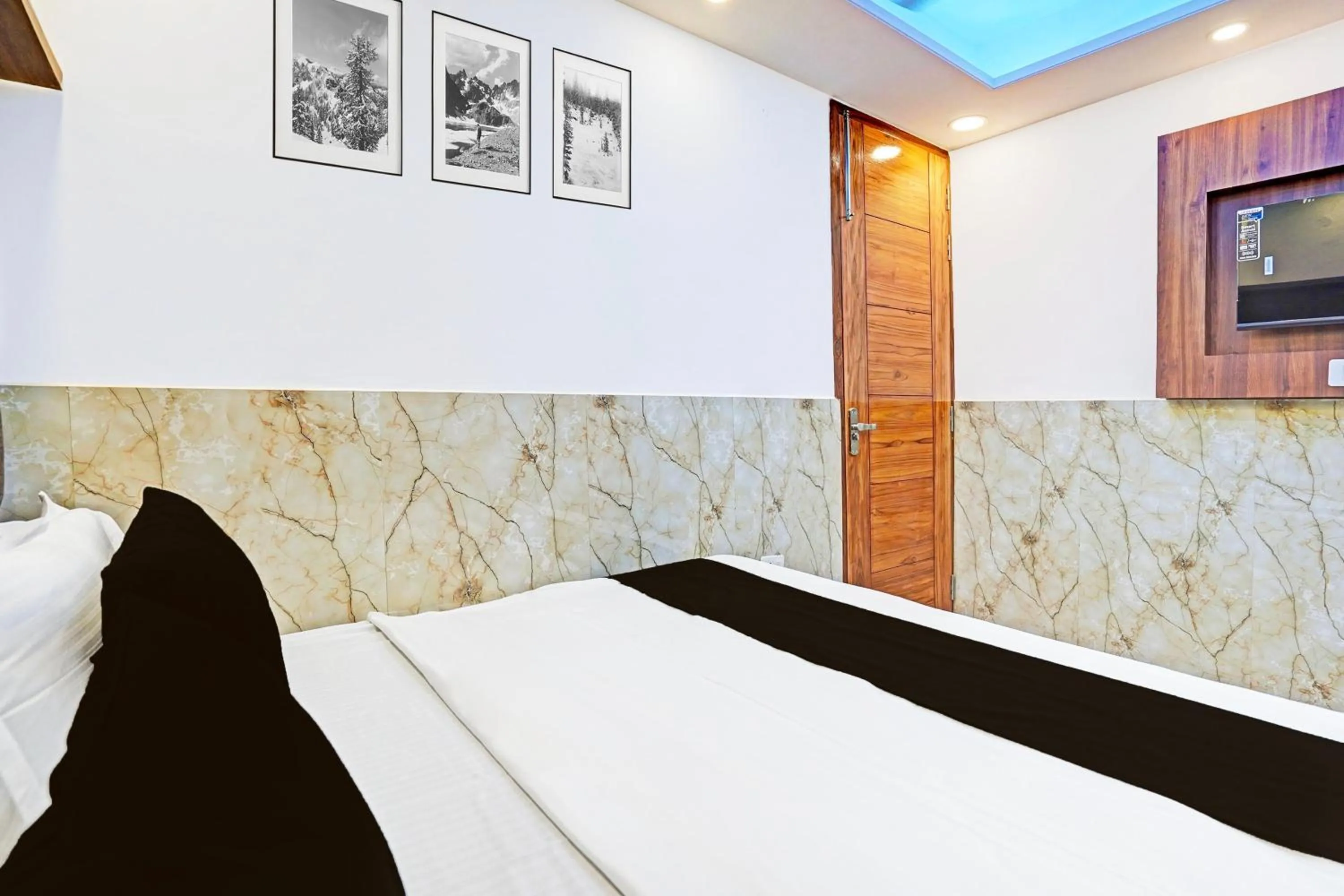 Bedroom, Bed in Hotel O veer palace