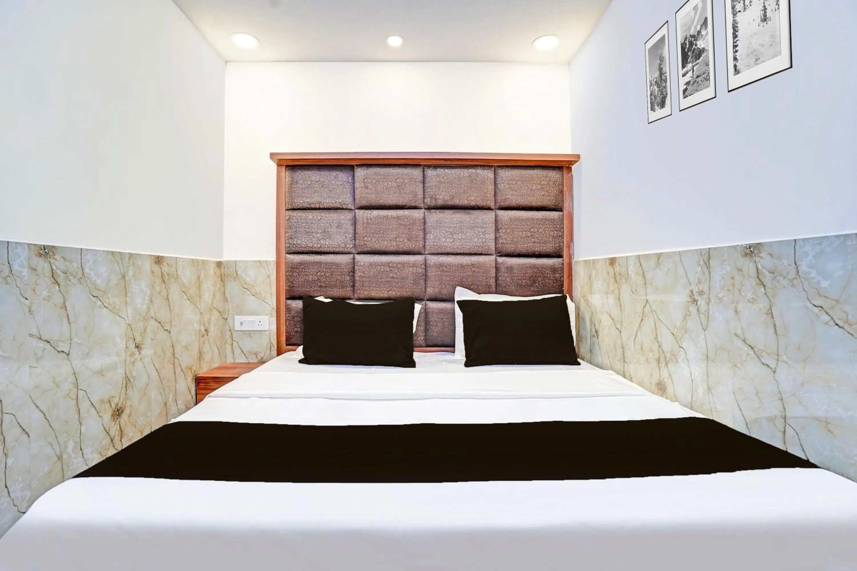 Bedroom, Bed in Hotel O veer palace