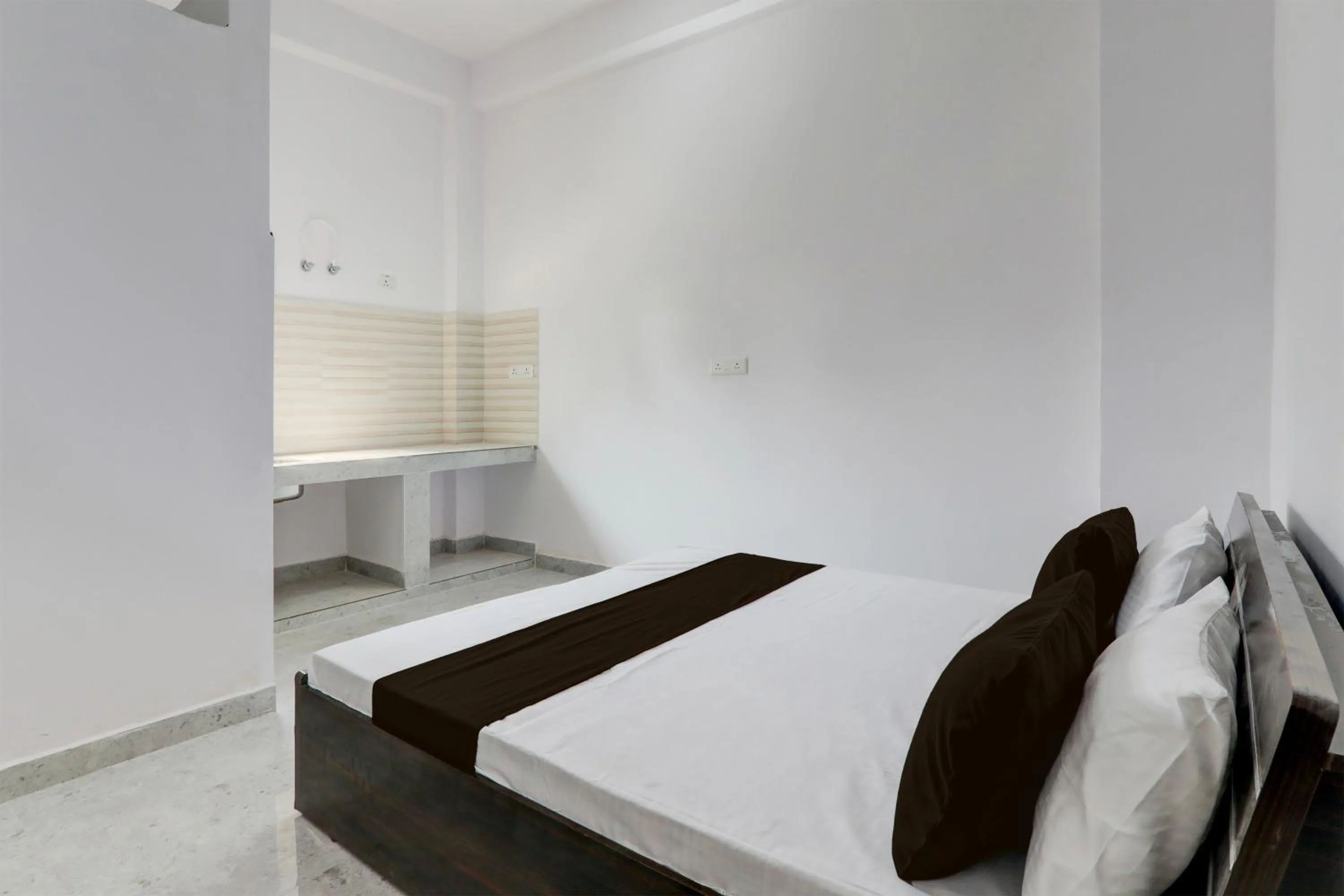 Facade/entrance, Bed in Hotel O by OYO Stay Inn