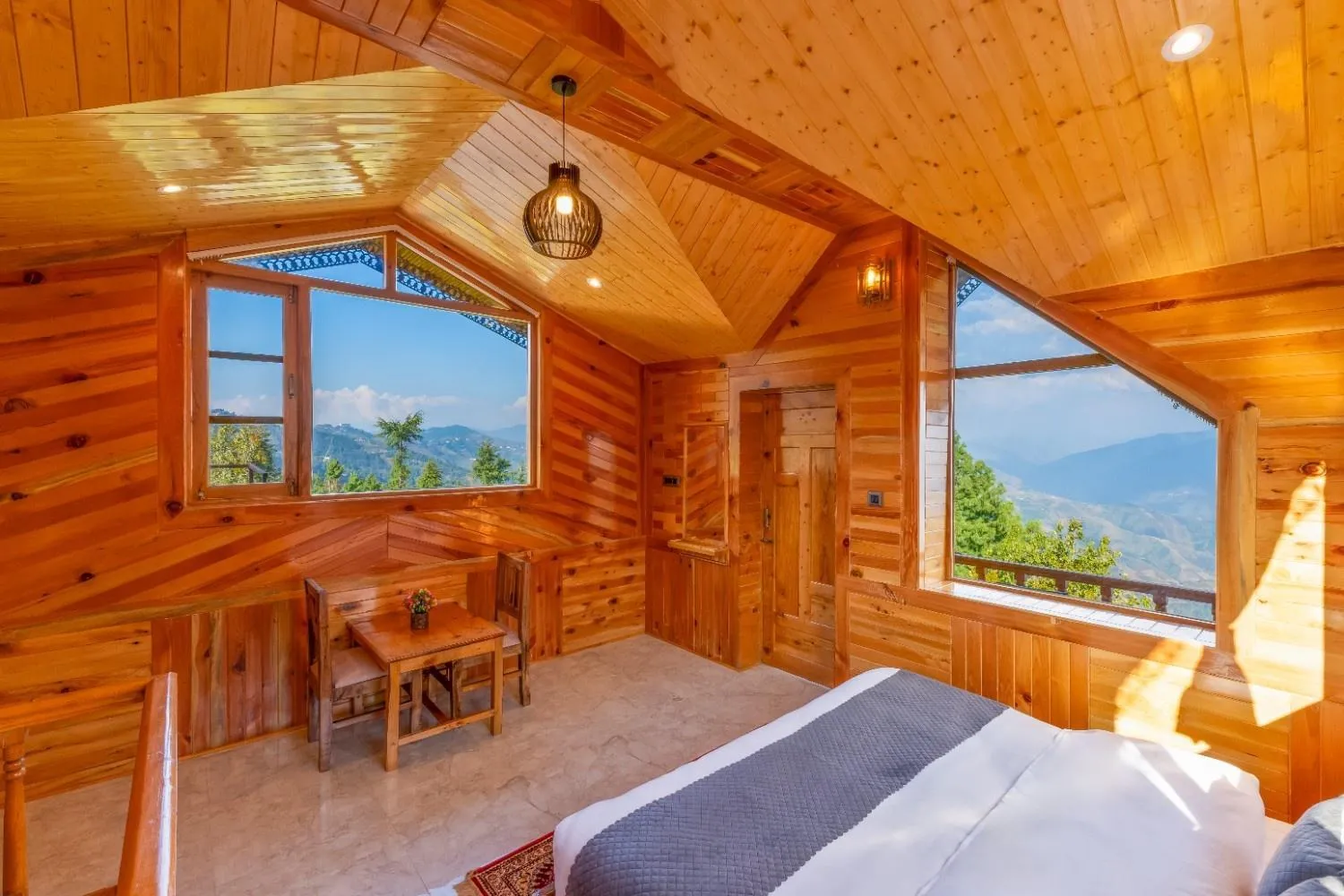 Bed in Kathkuni by Jomotel - A Pure Veg Boutique Stay