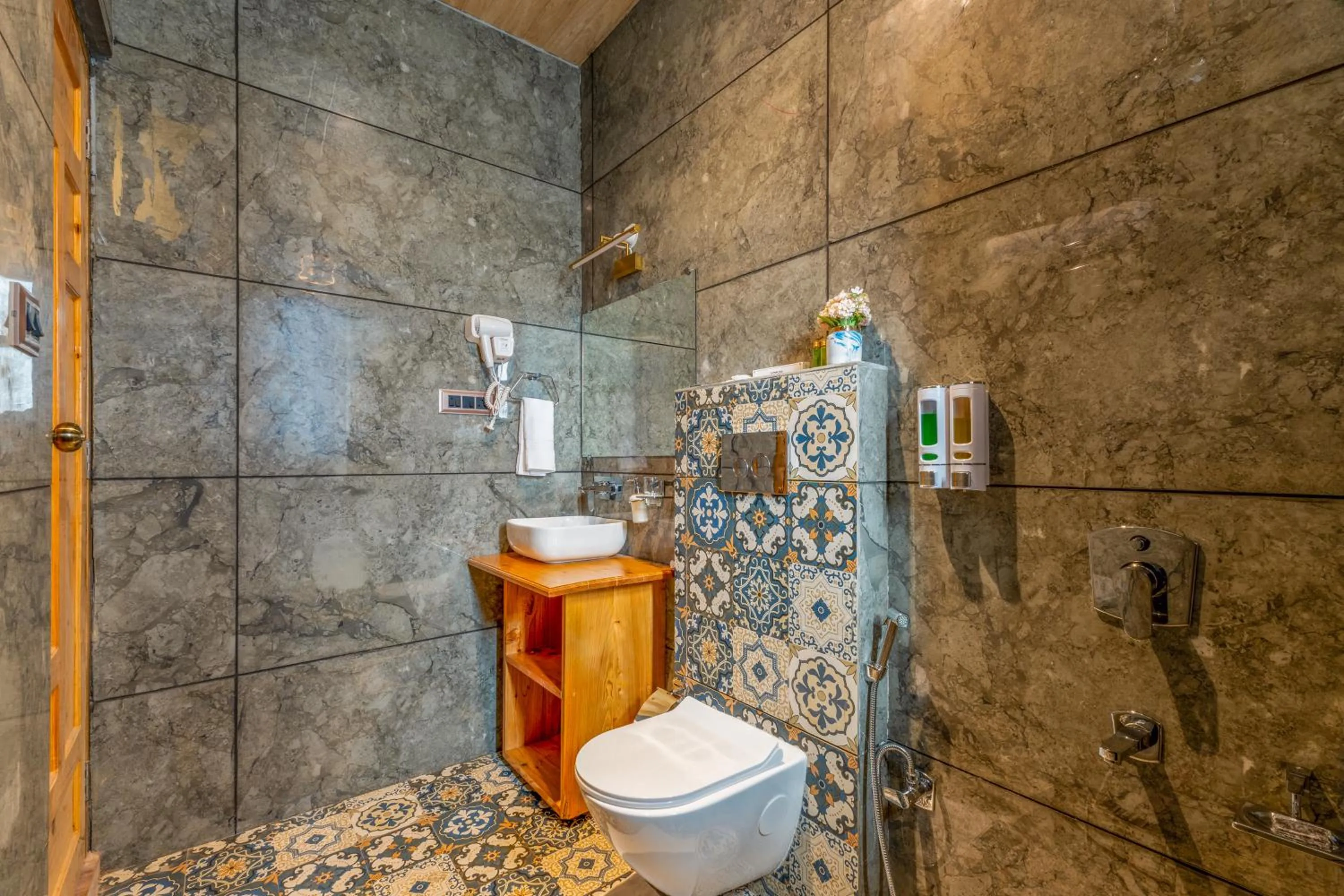 Bathroom in Kathkuni by Jomotel - A Pure Veg Boutique Stay