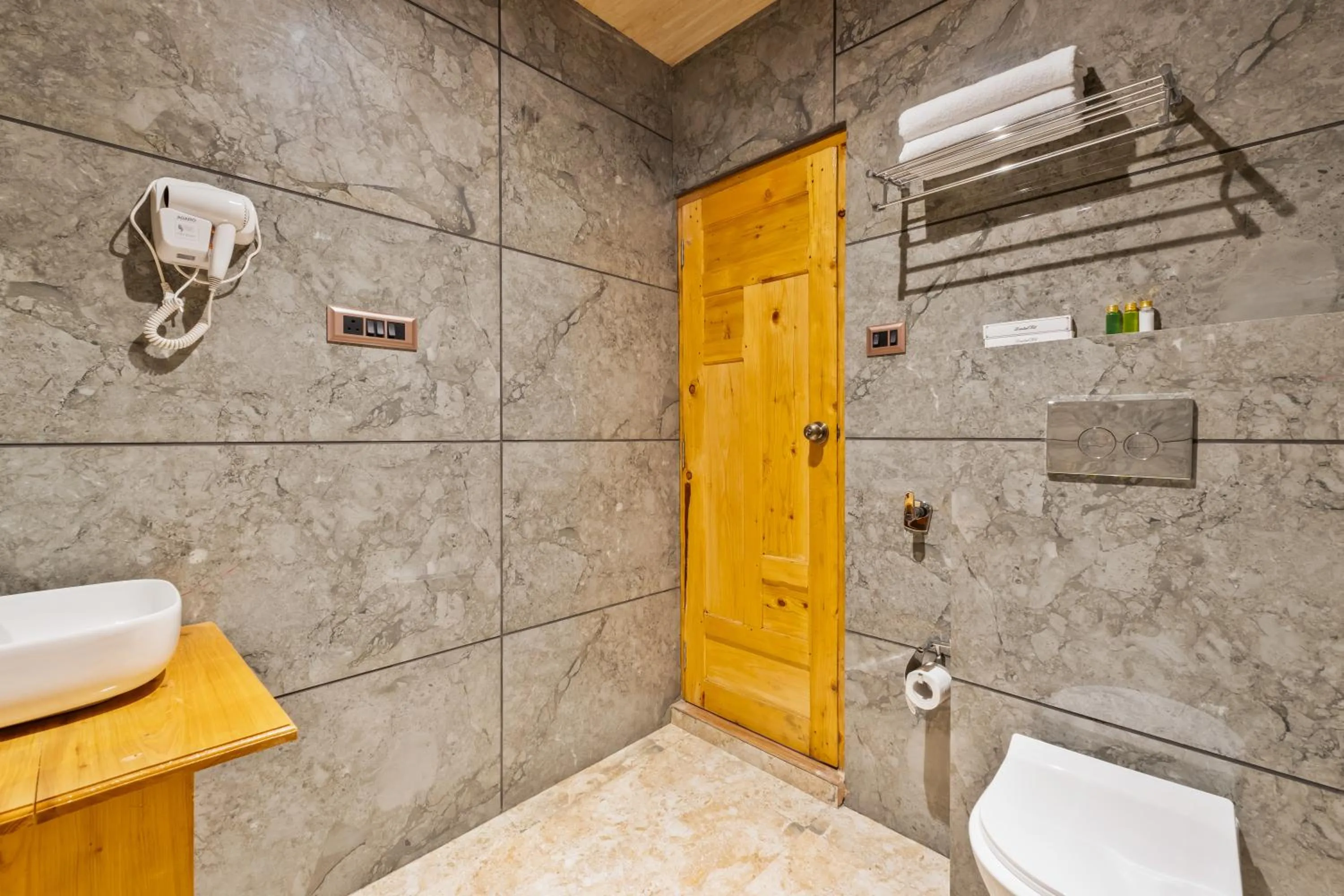 Bathroom in Kathkuni by Jomotel - A Pure Veg Boutique Stay