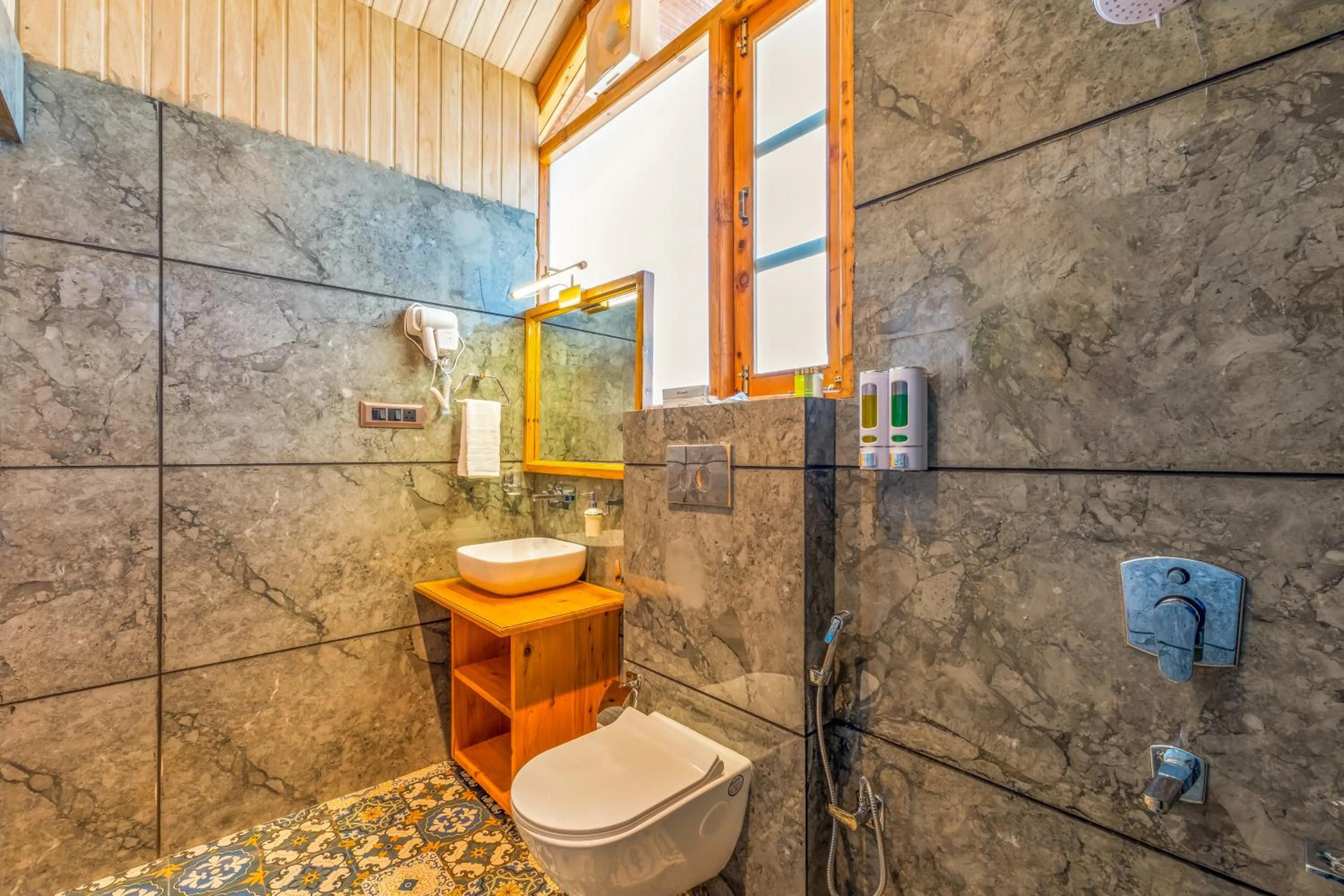 Shower in Kathkuni by Jomotel - A Pure Veg Boutique Stay