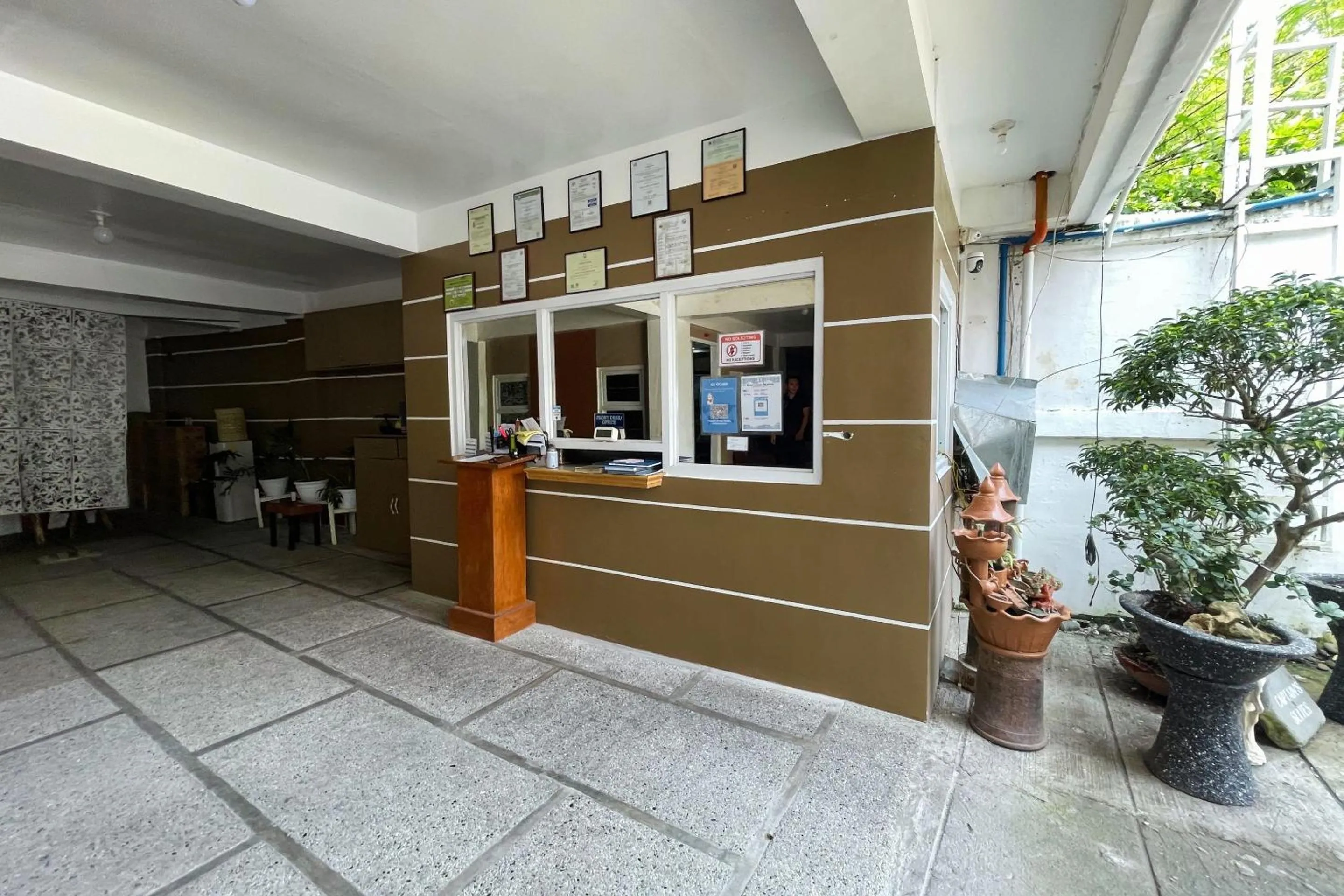 Facade/entrance in Captains Suites Albay