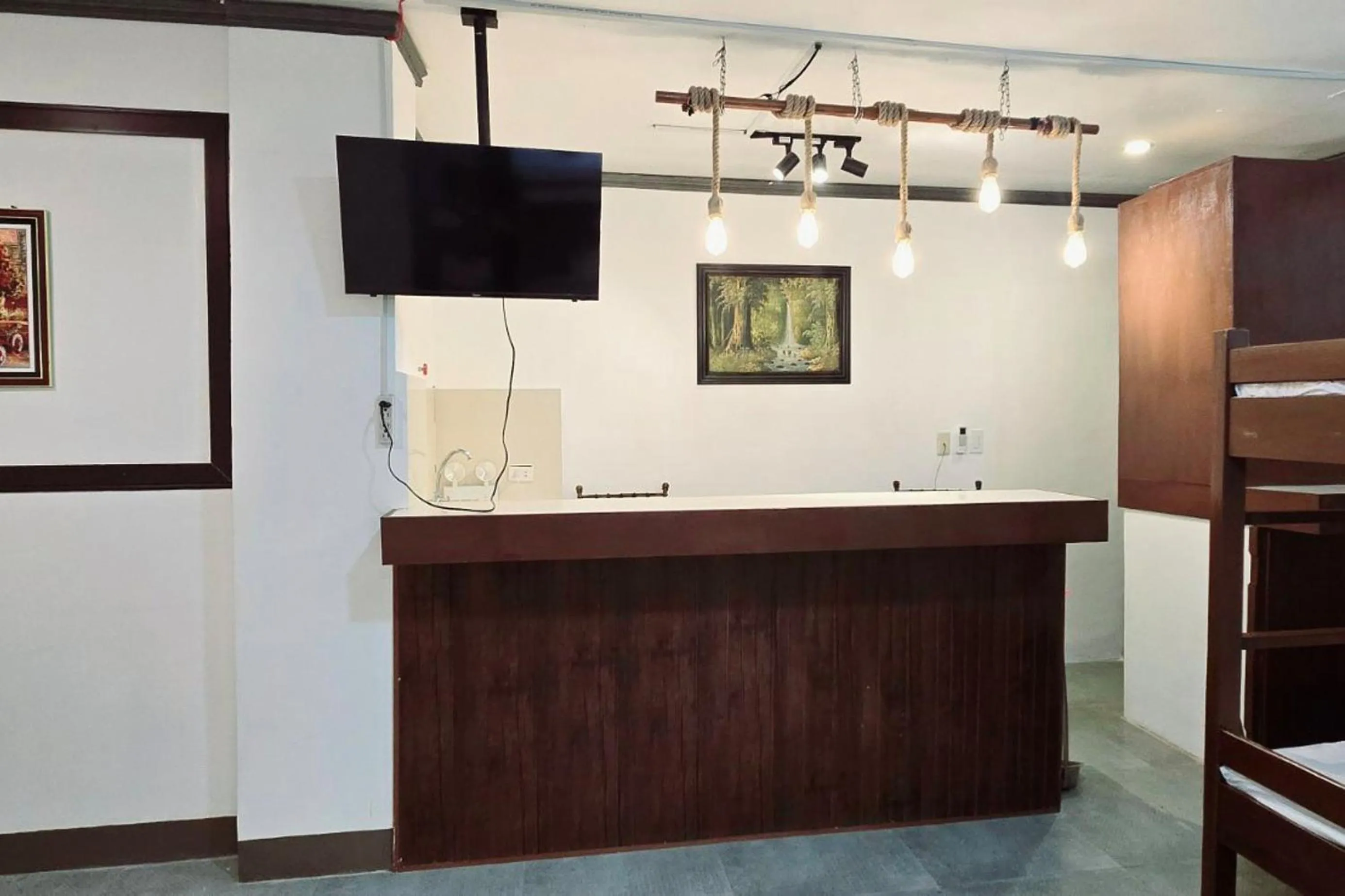 Captains Suites Albay