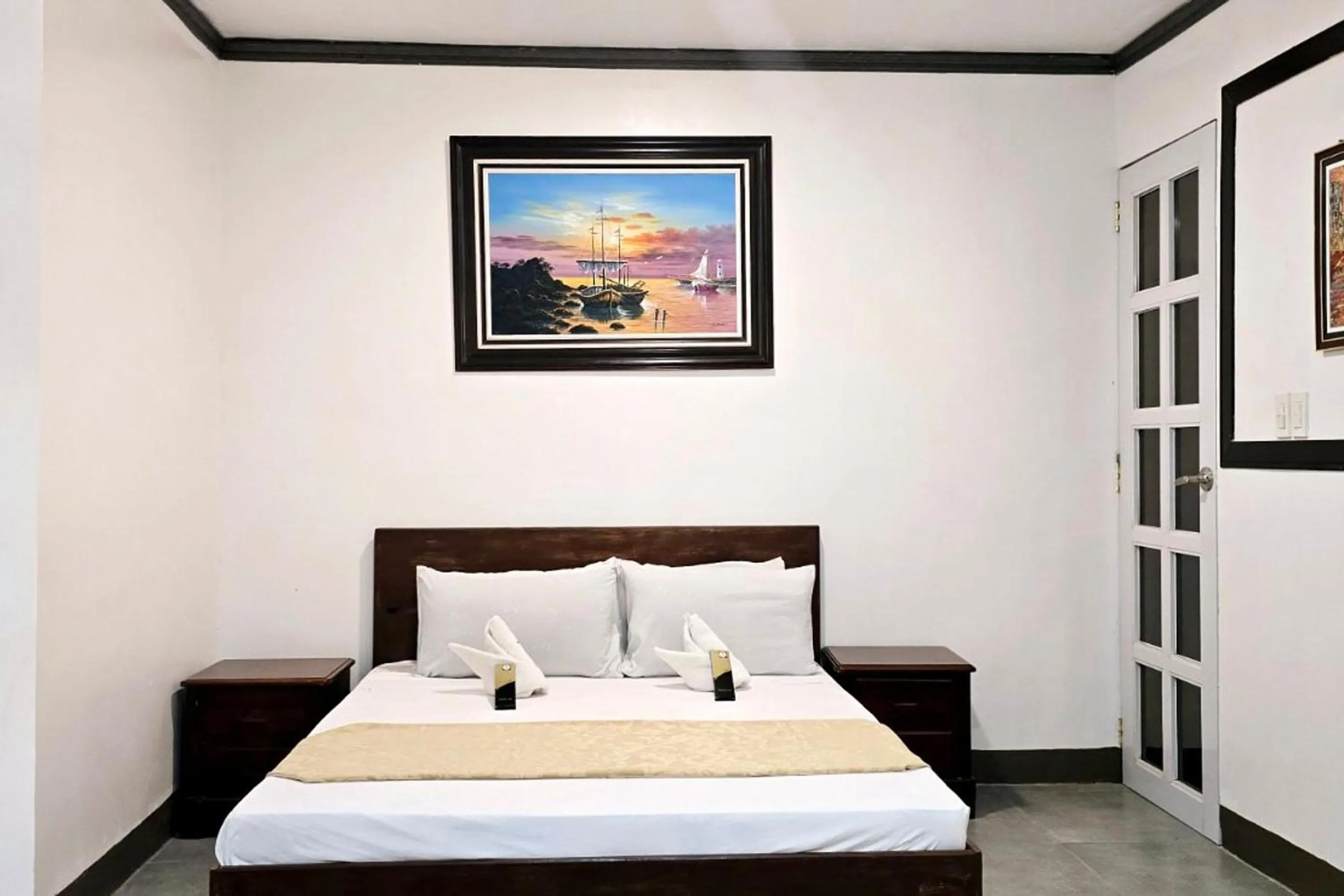 Bed in Captains Suites Albay