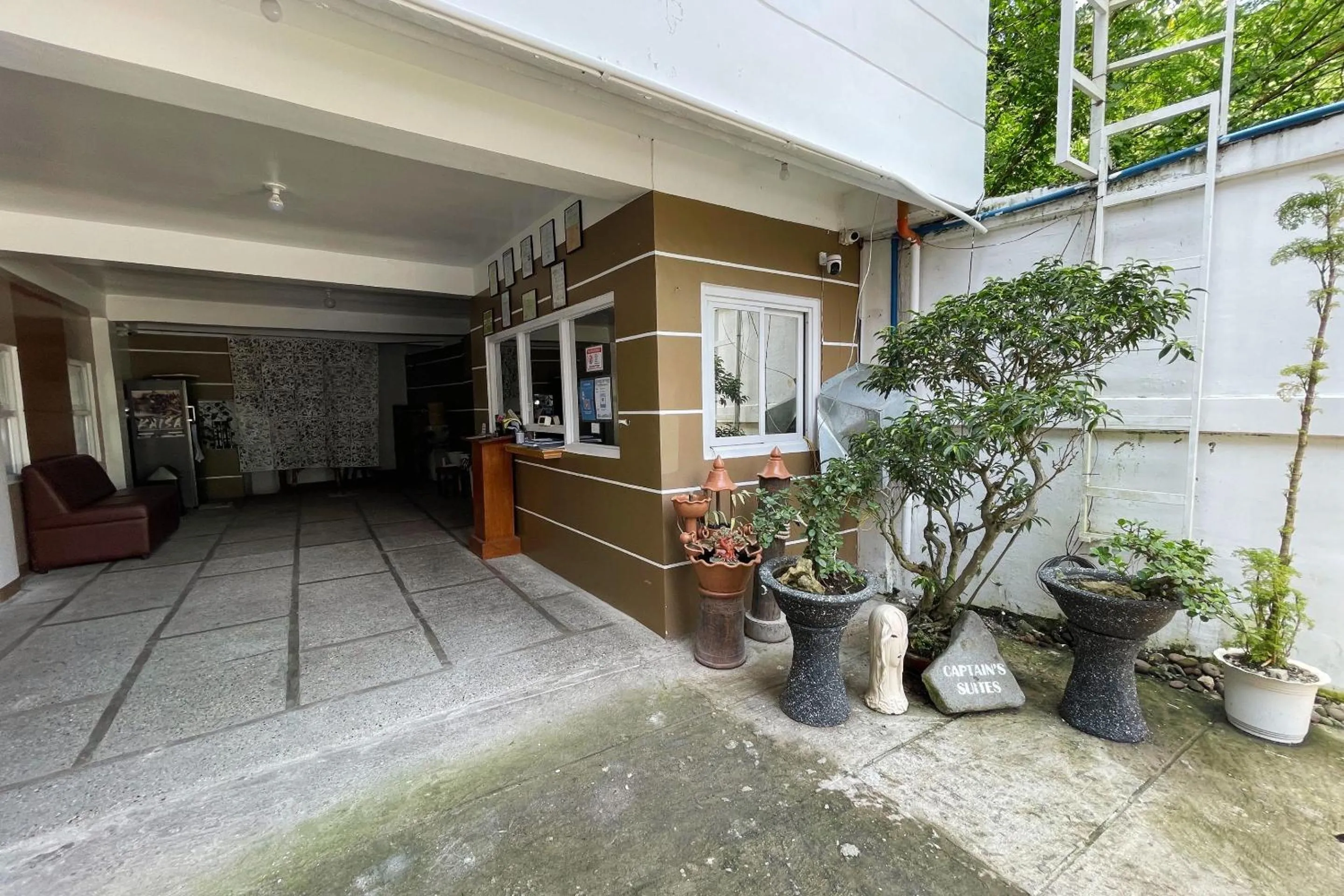 Property building in Captains Suites Albay