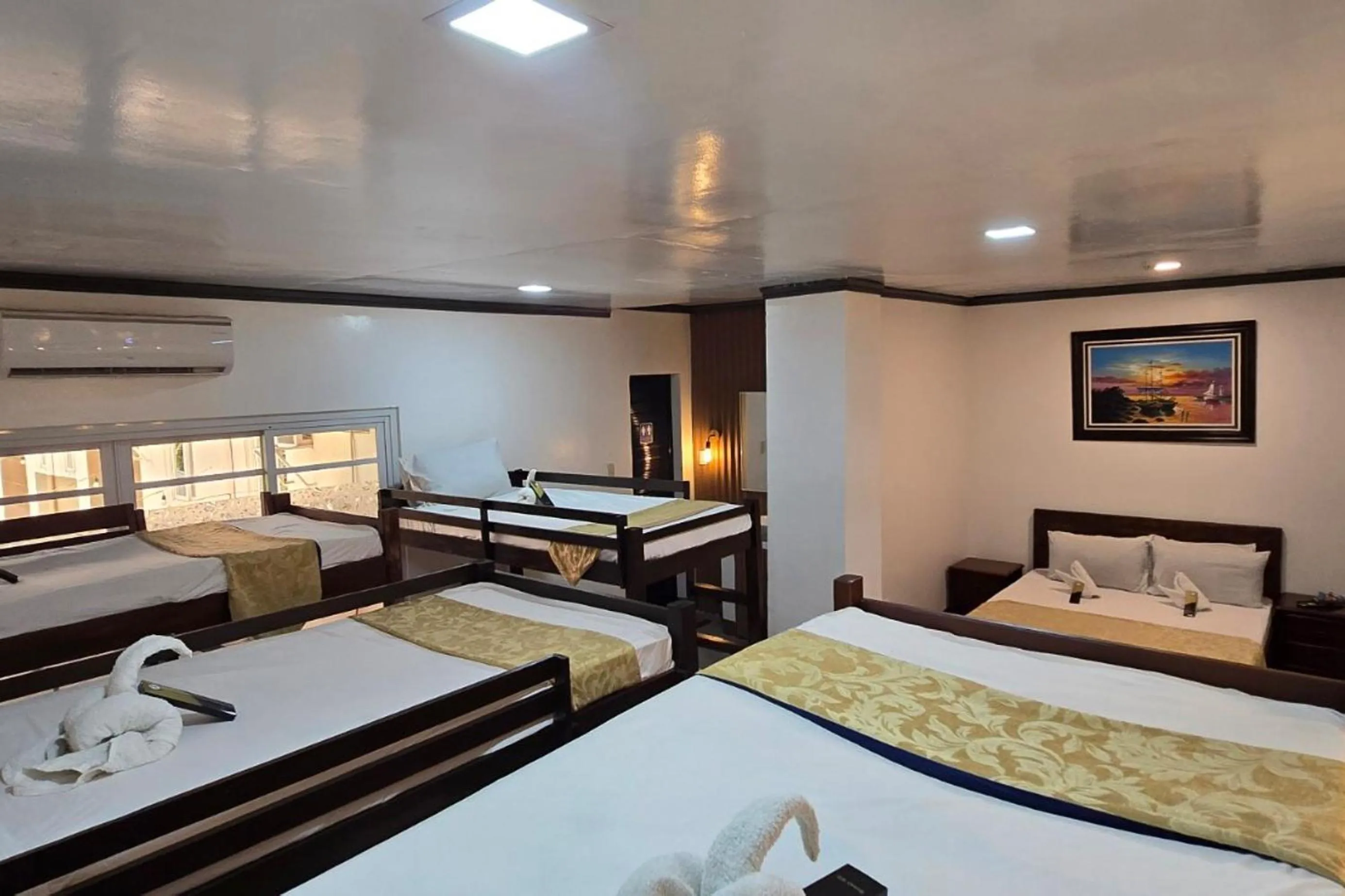 Bed in Captains Suites Albay