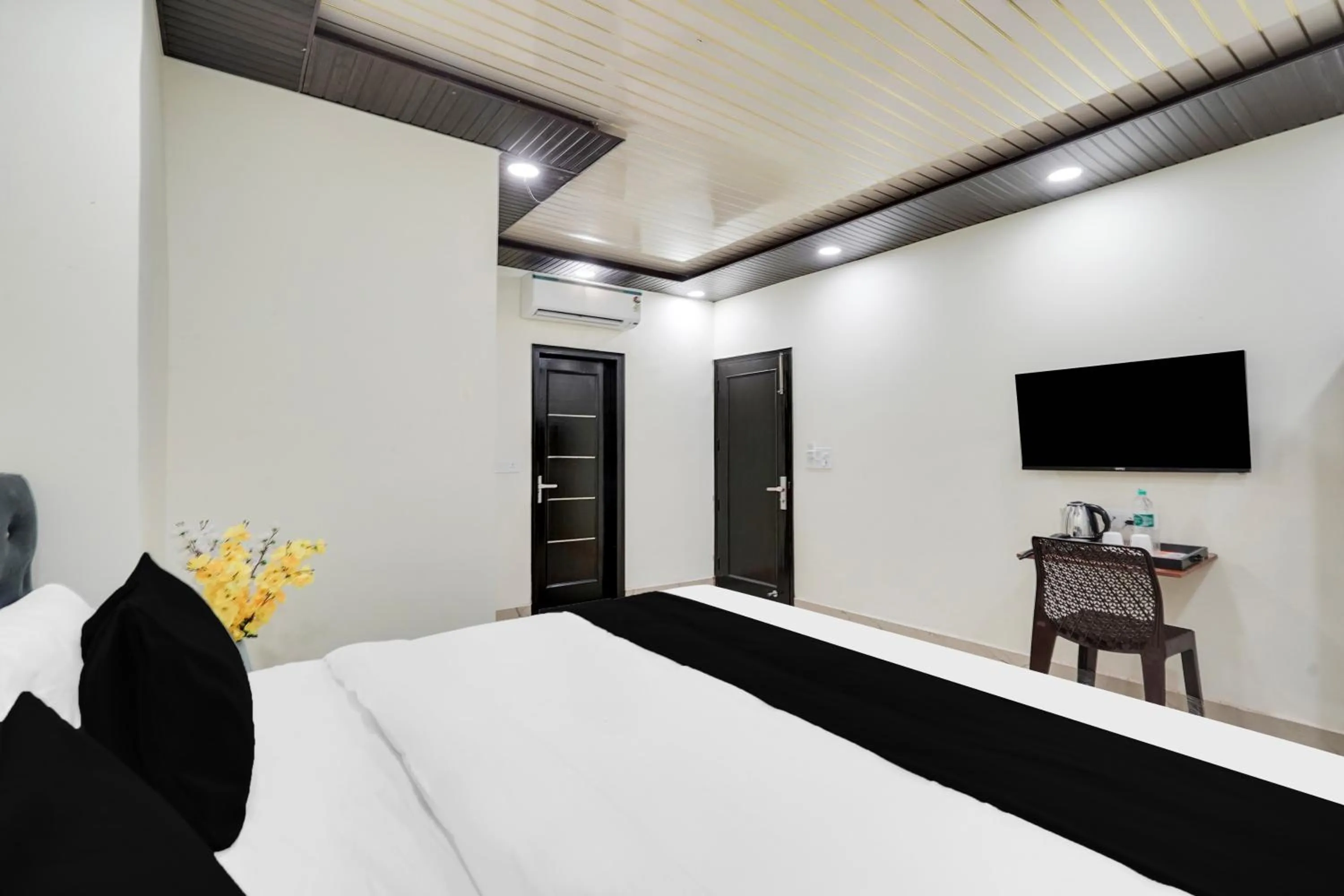 Bedroom, Bed in Super Collection O Nirman Vihar