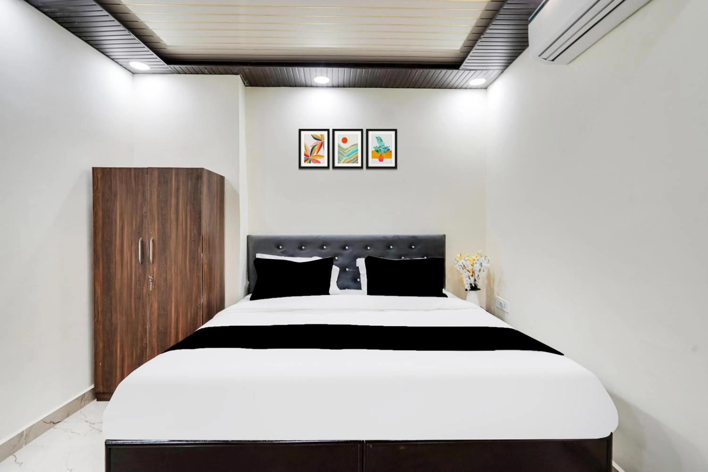 Bedroom, Bed in Super Collection O Nirman Vihar