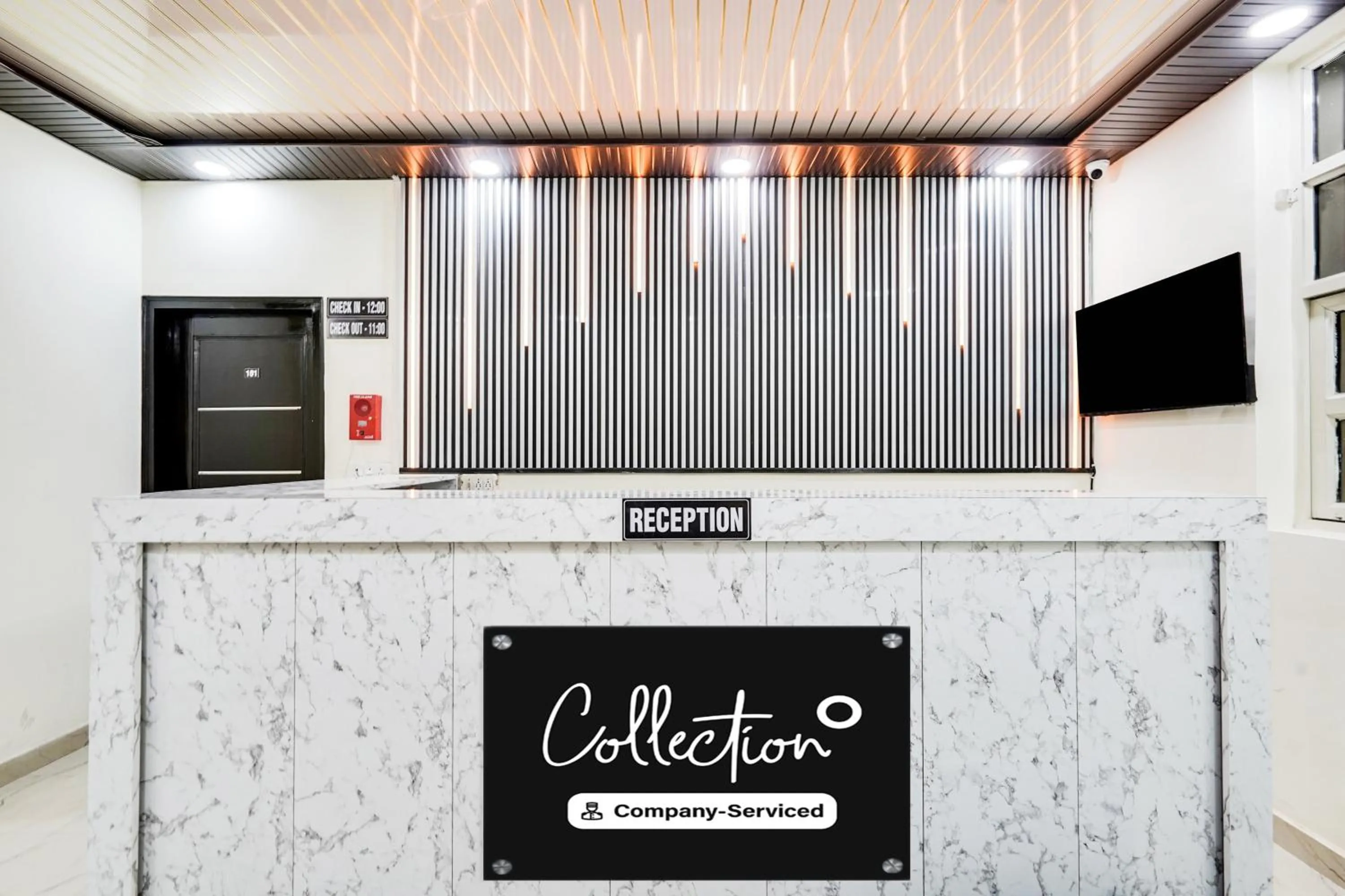 Lobby or reception in Super Collection O Nirman Vihar