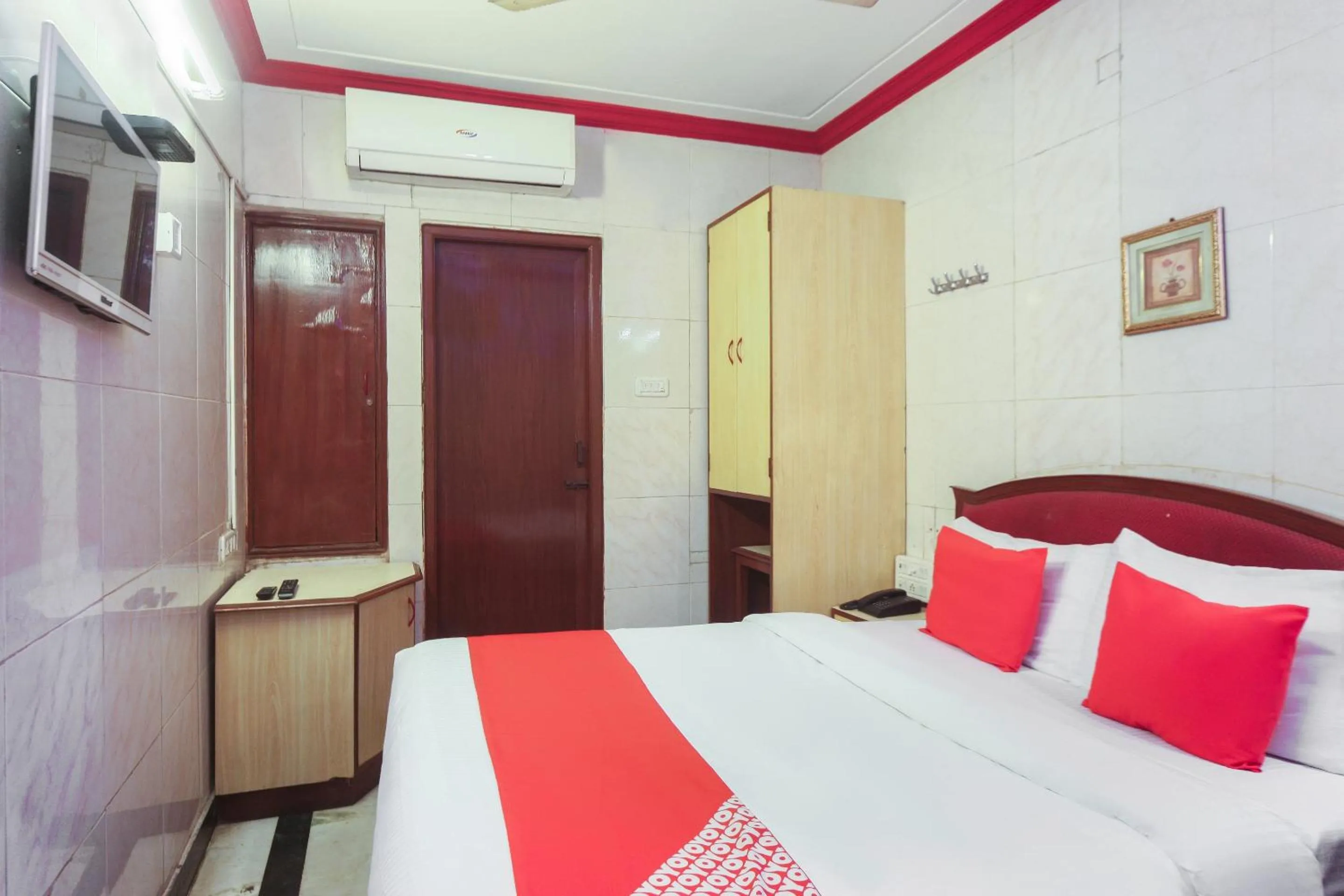 Facade/entrance, Bed in Hotel O Kumaran Park