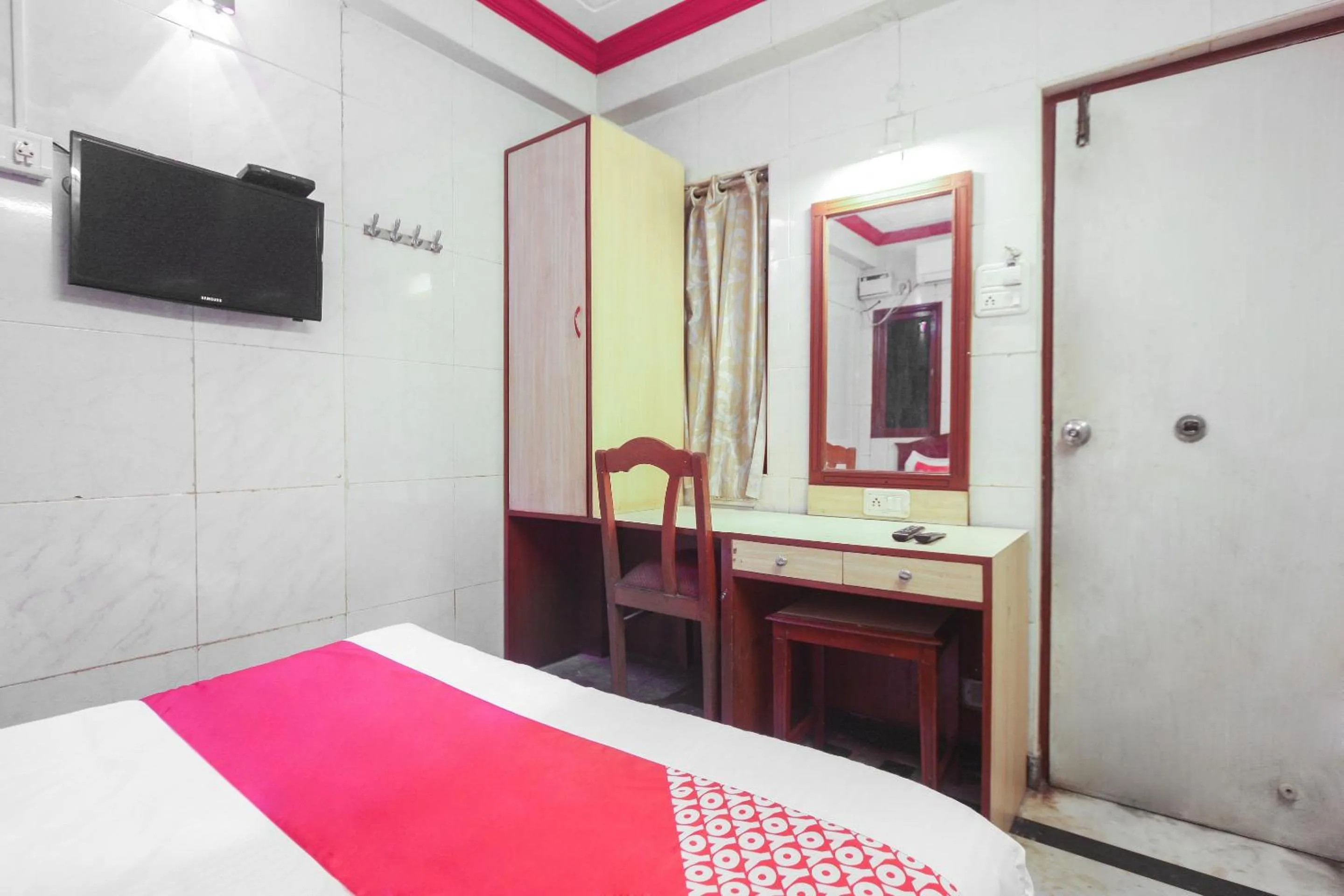 Facade/entrance, Bed in Hotel O Kumaran Park