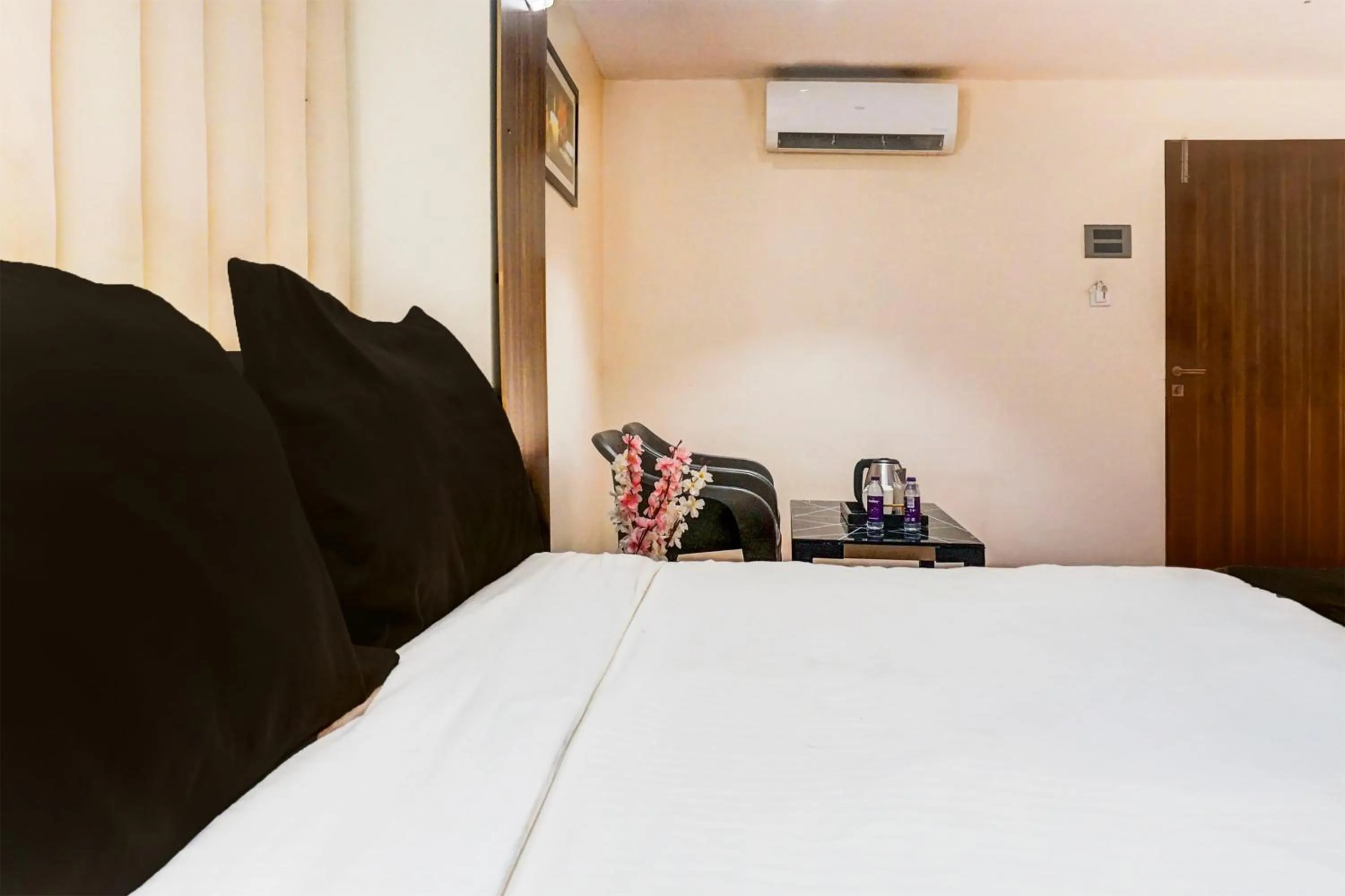 Bedroom, Bed in Townhouse Oak Hadapsar