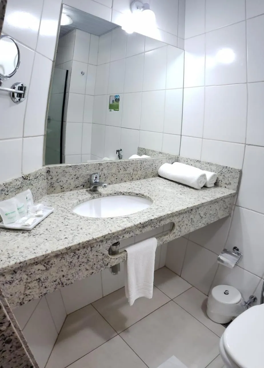 Bathroom in Hotel Nacional Inn São Carlos & Convenções