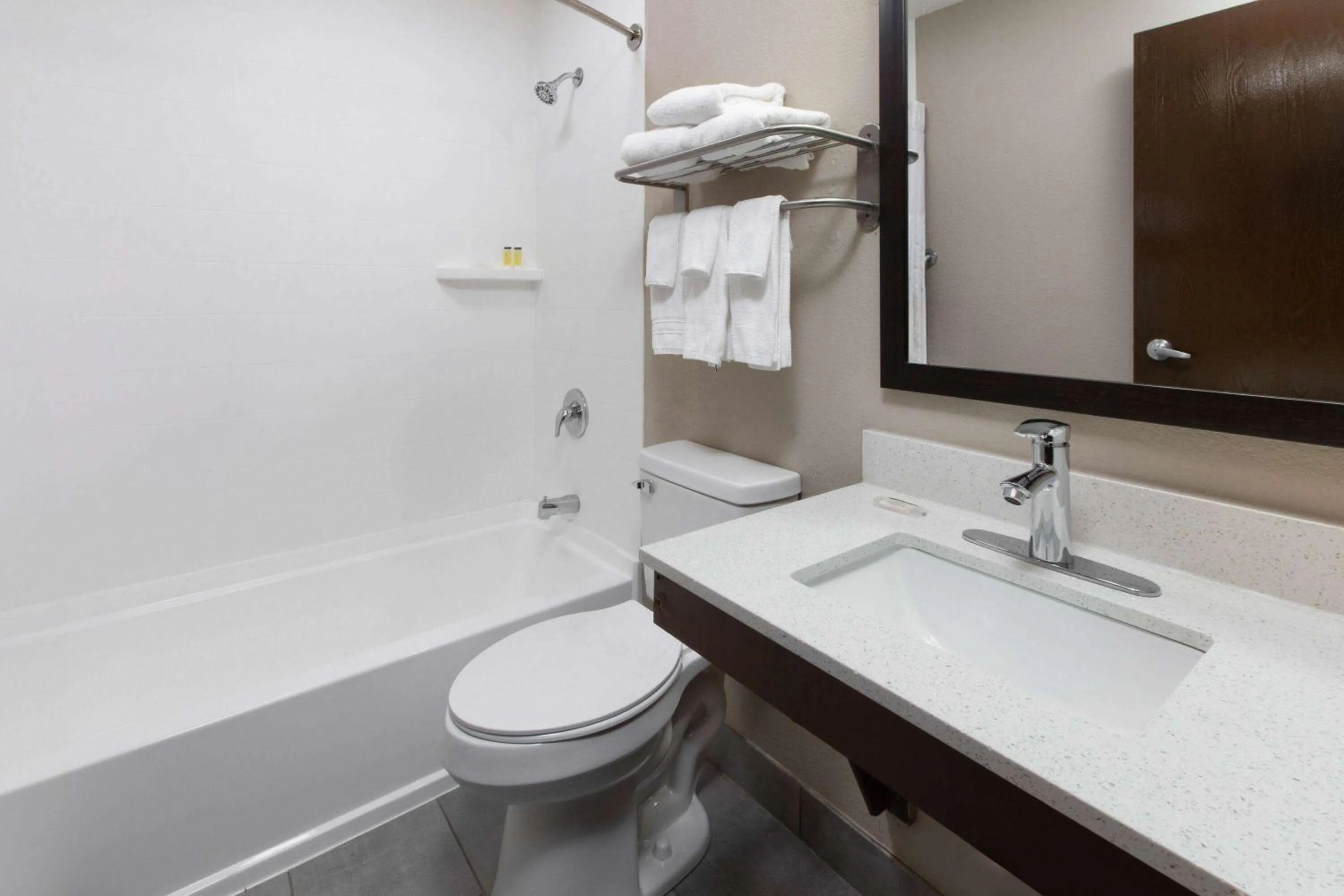 Bathroom in Super 8 by Wyndham Summersville - New River National Park