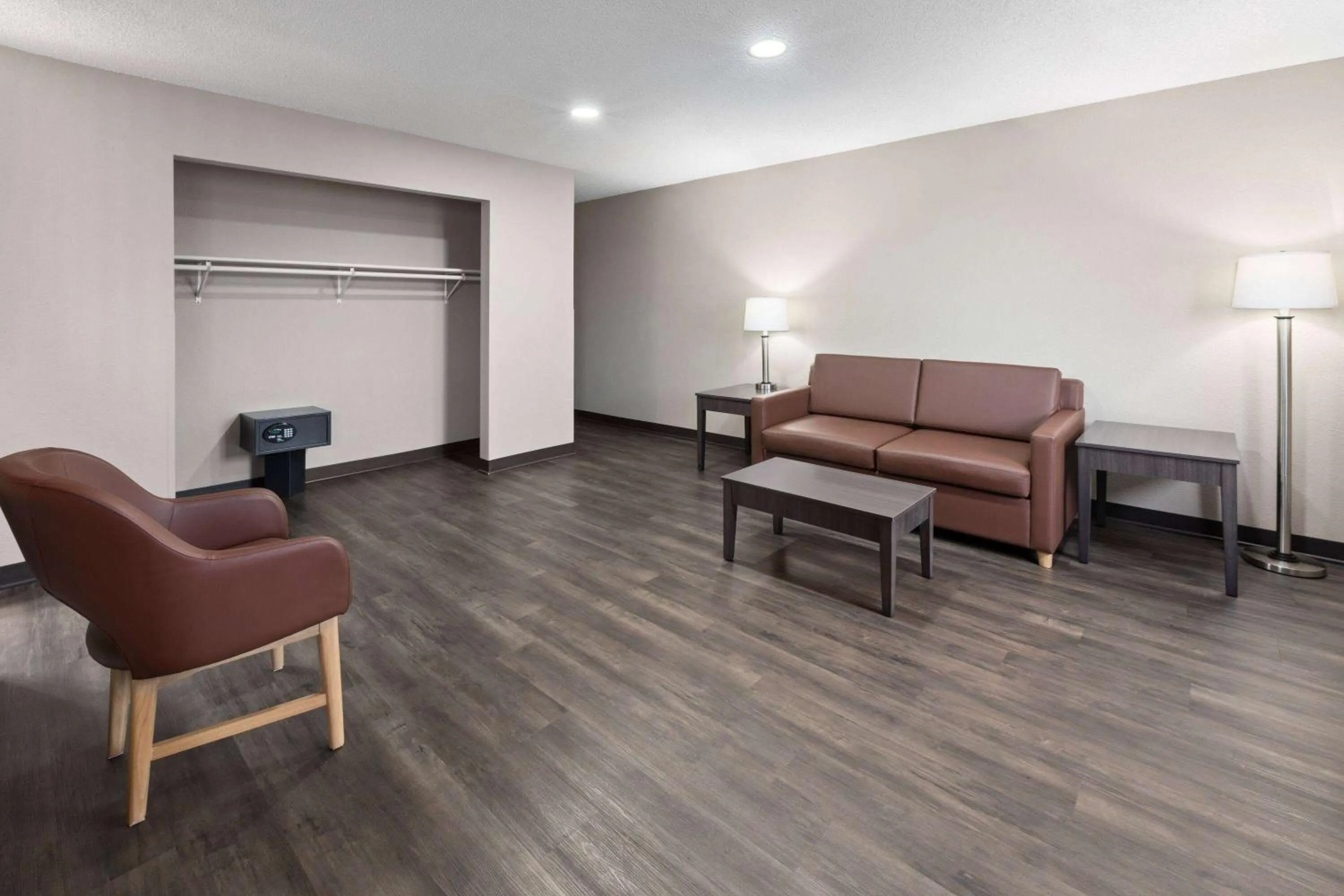 Photo of the whole room in Super 8 by Wyndham Summersville - New River National Park