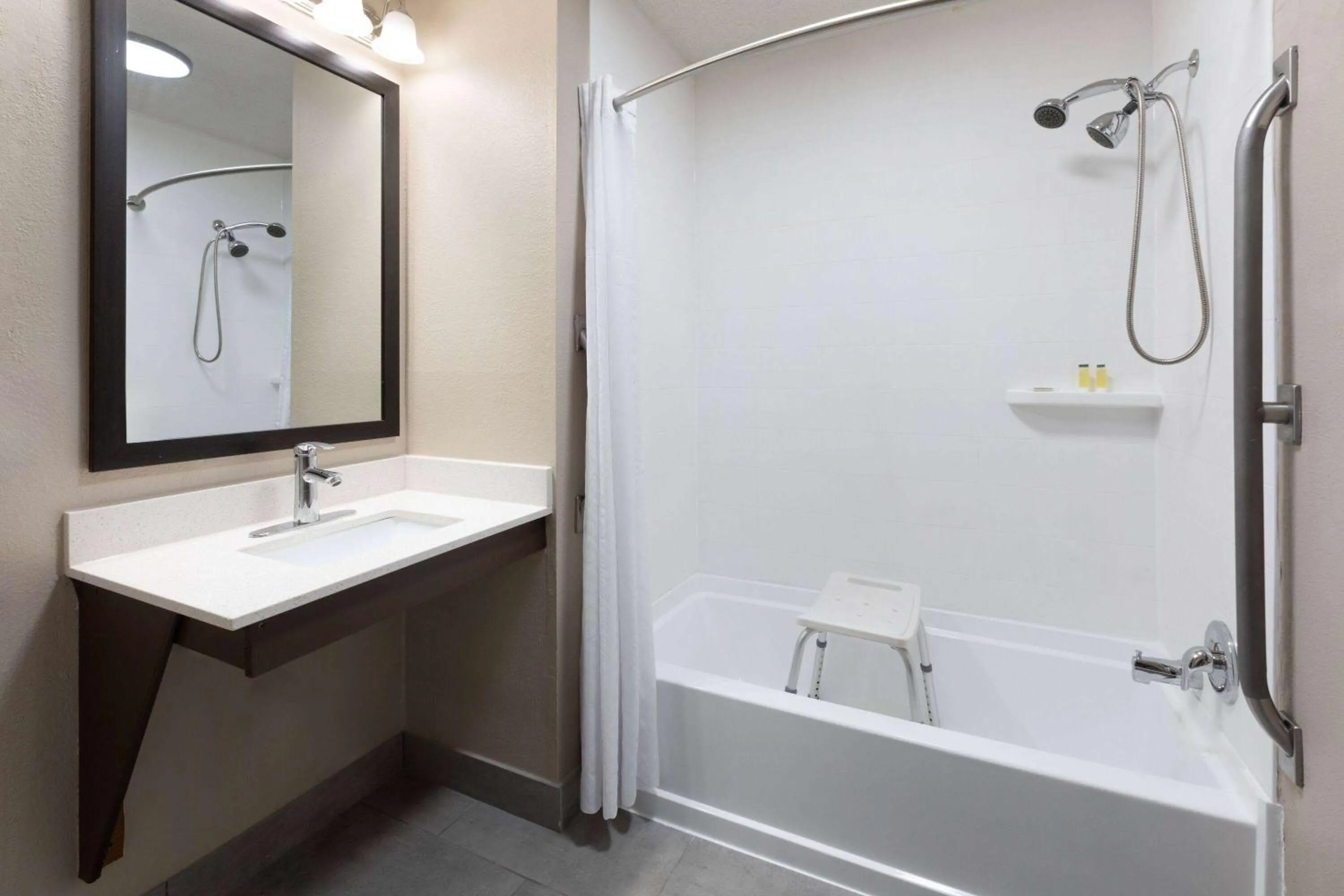 Bathroom in Super 8 by Wyndham Summersville - New River National Park