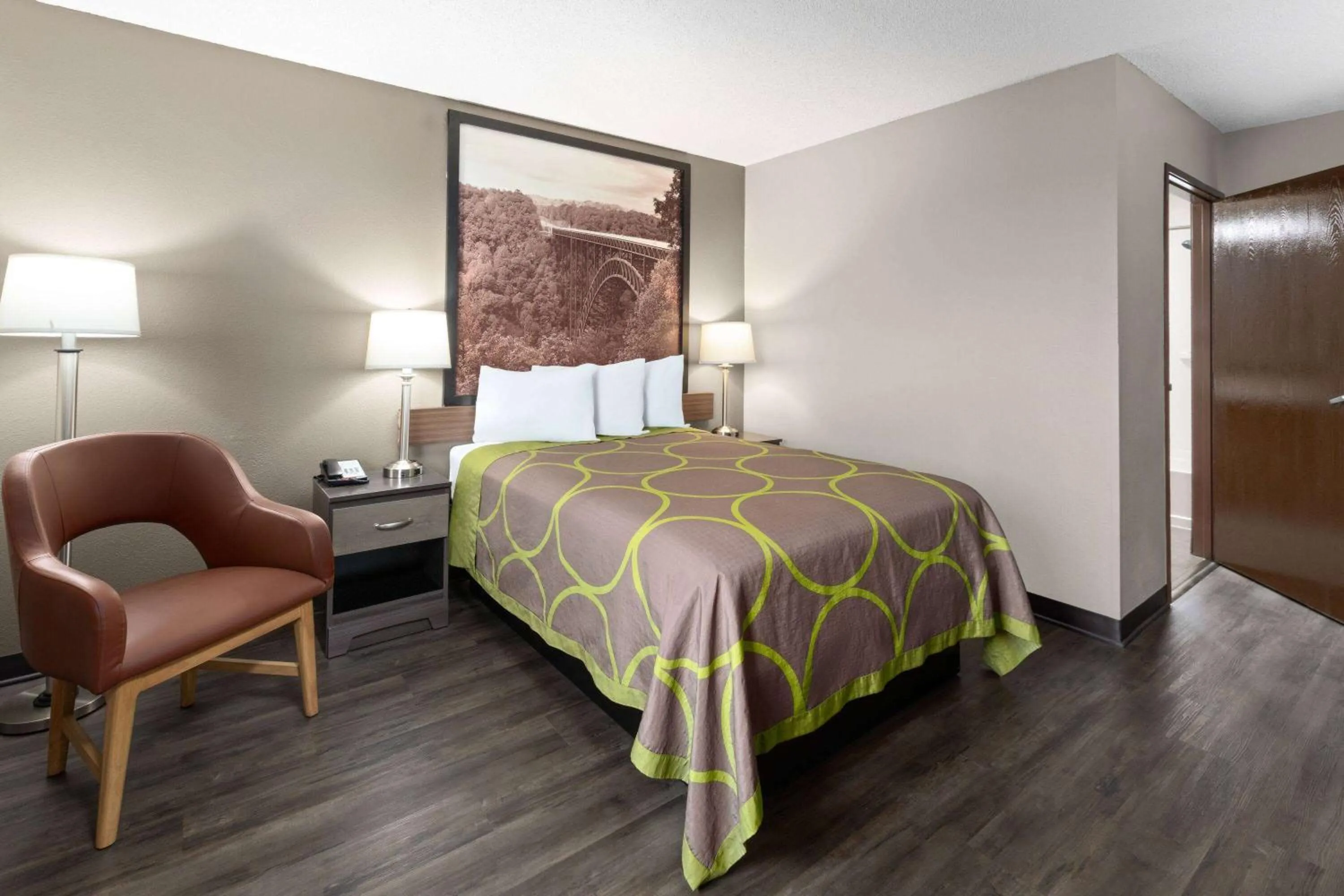 Photo of the whole room, Bed in Super 8 by Wyndham Summersville - New River National Park