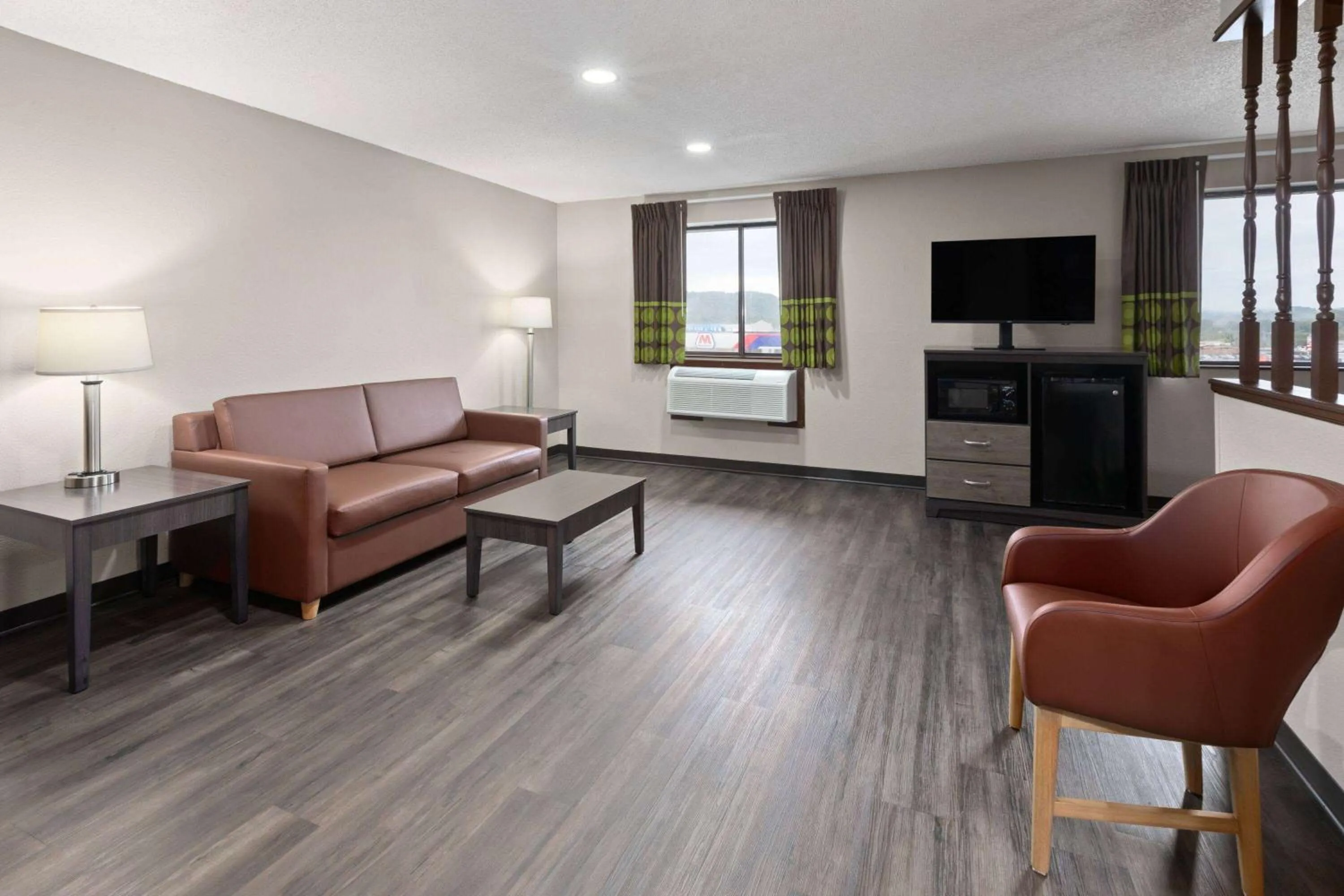 Photo of the whole room in Super 8 by Wyndham Summersville - New River National Park