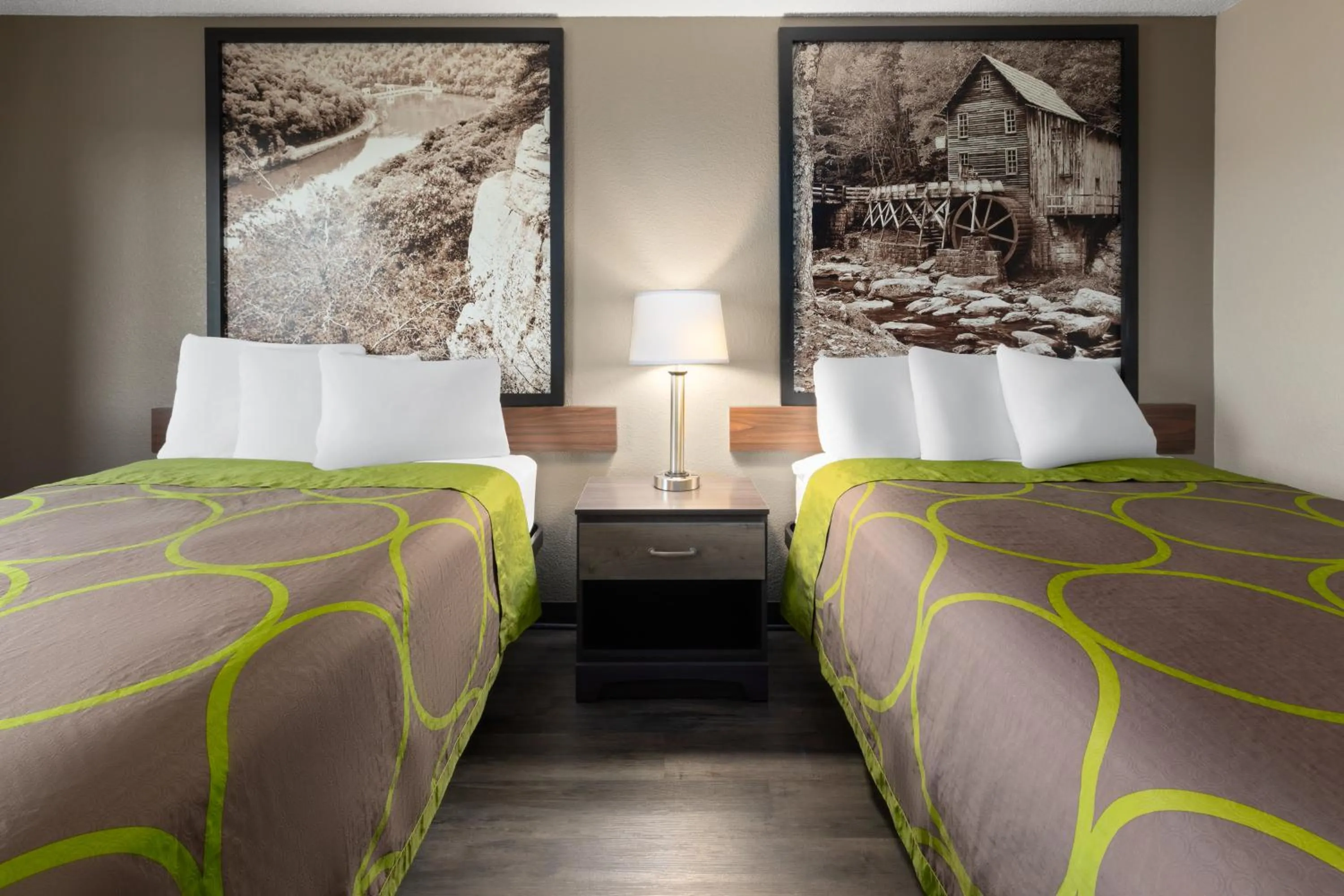 Bedroom, Bed in Super 8 by Wyndham Summersville - New River National Park