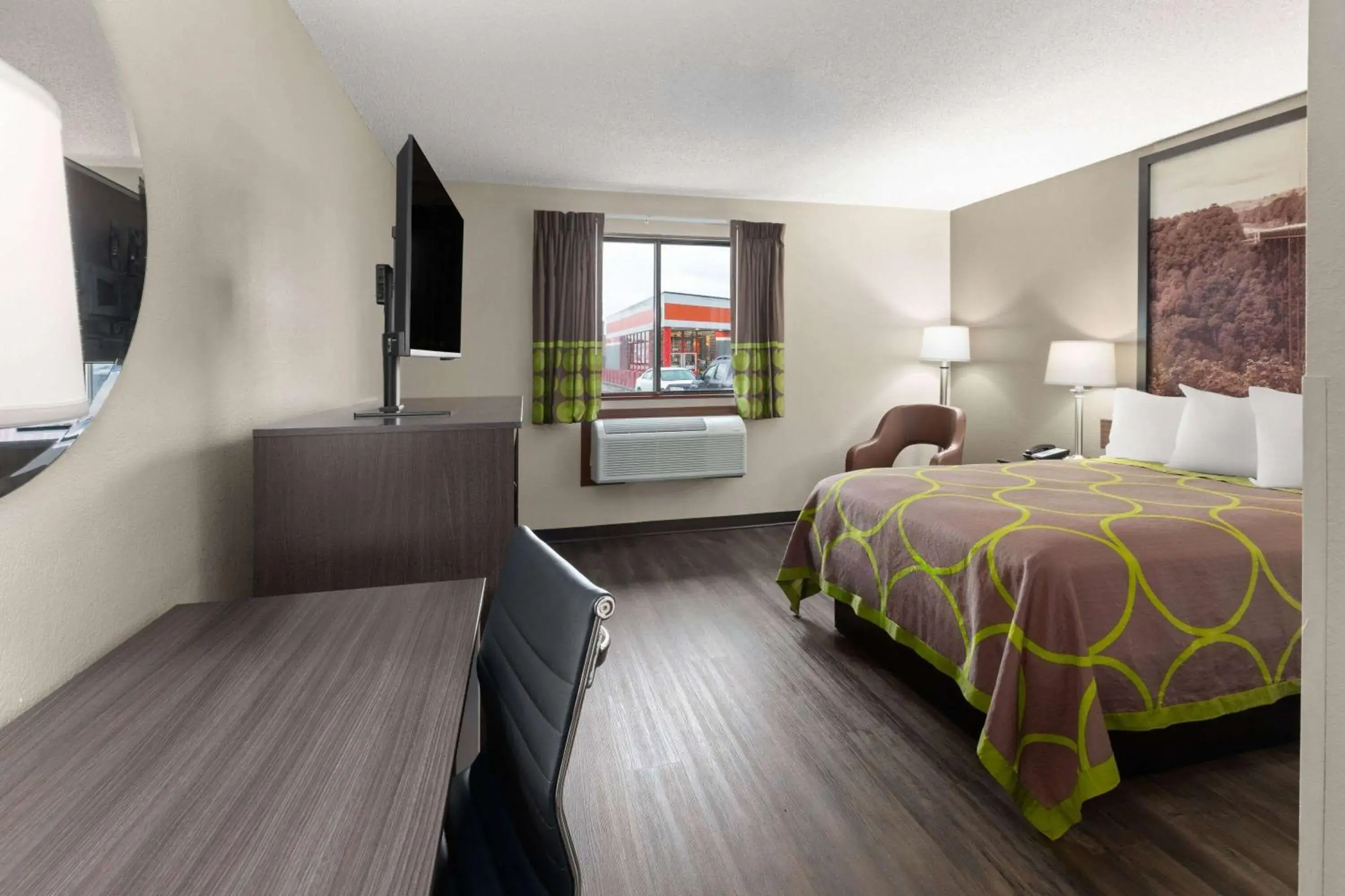 Double Room with Bathtub with Grab Bars - Mobility Accessible/Non-Smoking in Super 8 by Wyndham Summersville - New River National Park Double Room with Bathtub with Grab Bars - Mobility Accessible/Non-Smoking in Super 8 by Wyndham Summersville - New River National Park