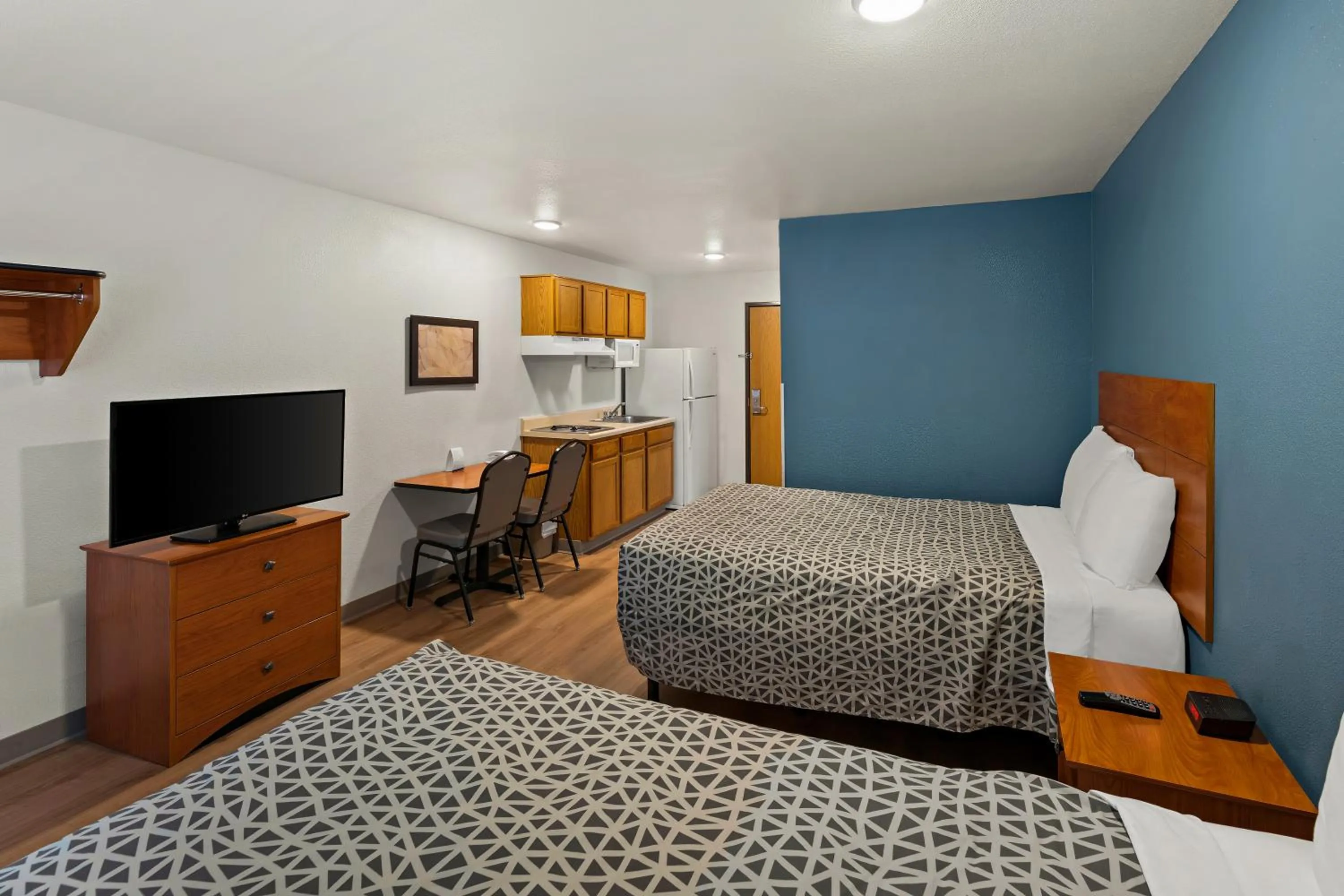 Photo of the whole room, Bed in WoodSpring Suites El Paso