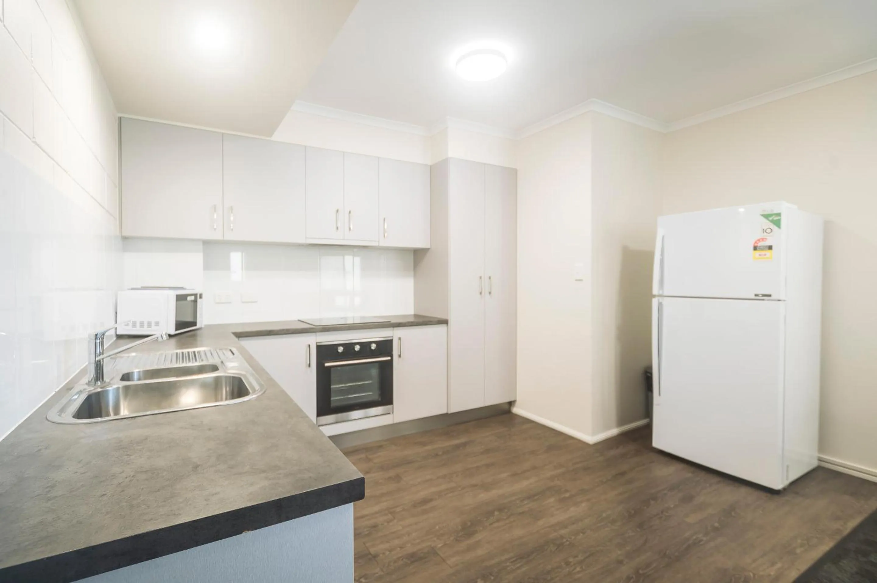 Kitchen or kitchenette in Reef Gateway Hotel