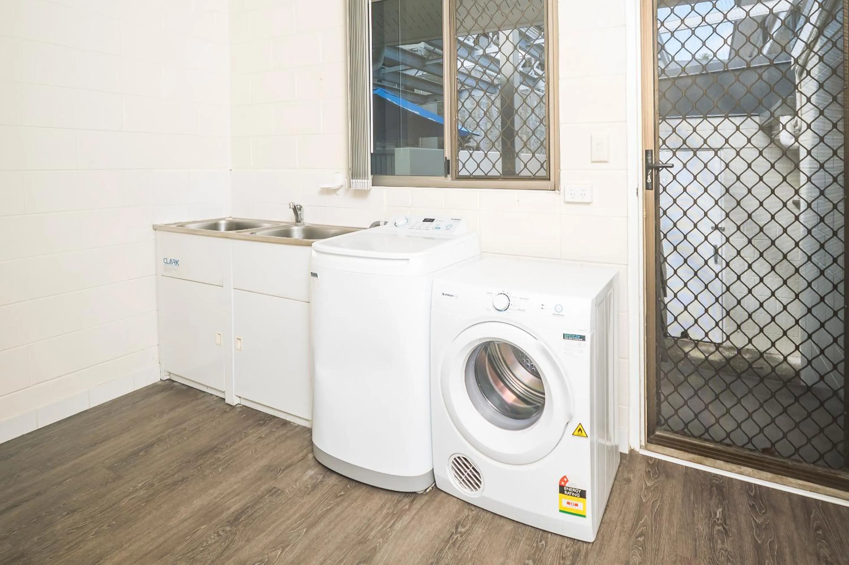 washing machine in Reef Gateway Hotel