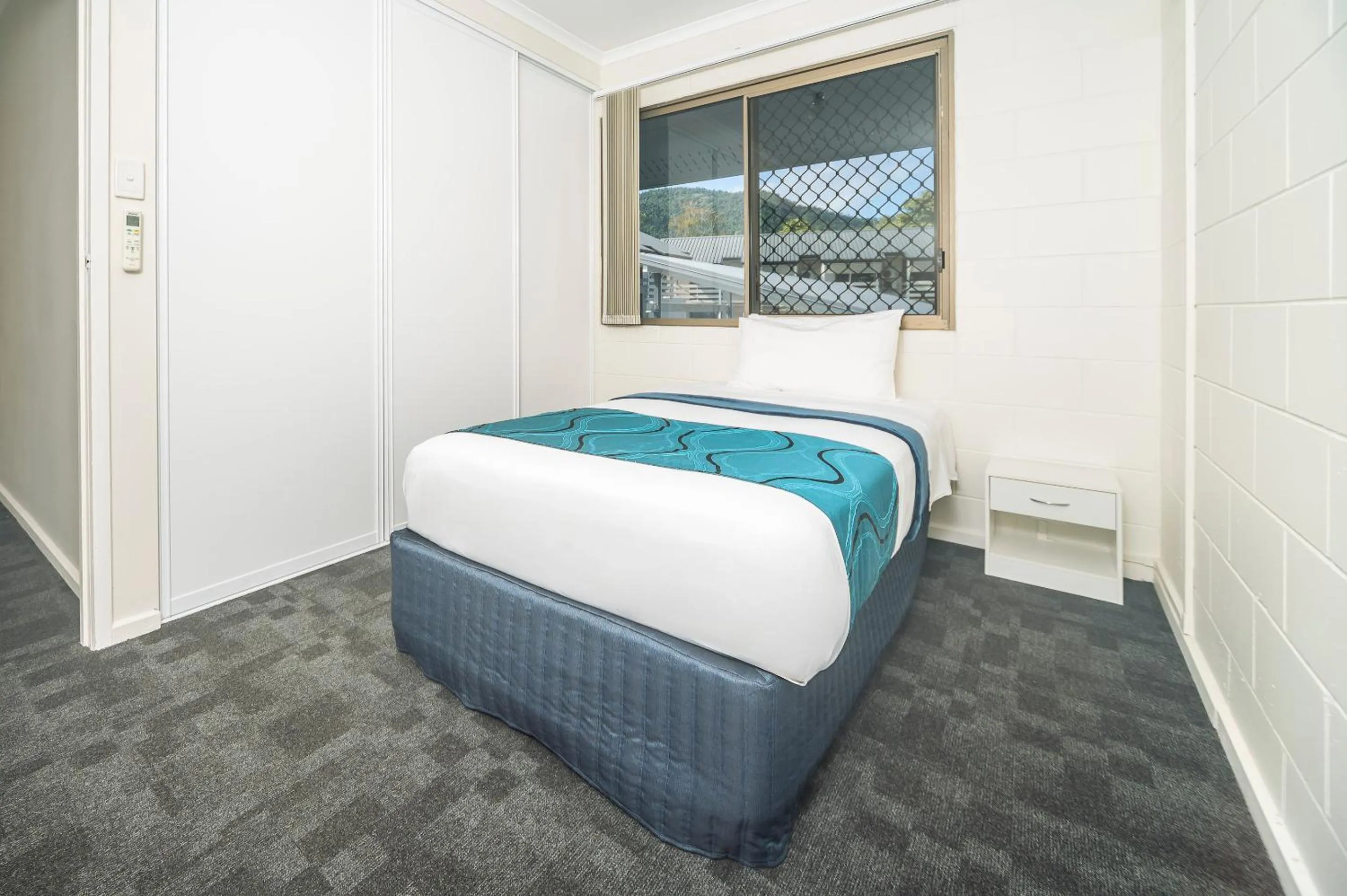 Bed in Reef Gateway Hotel