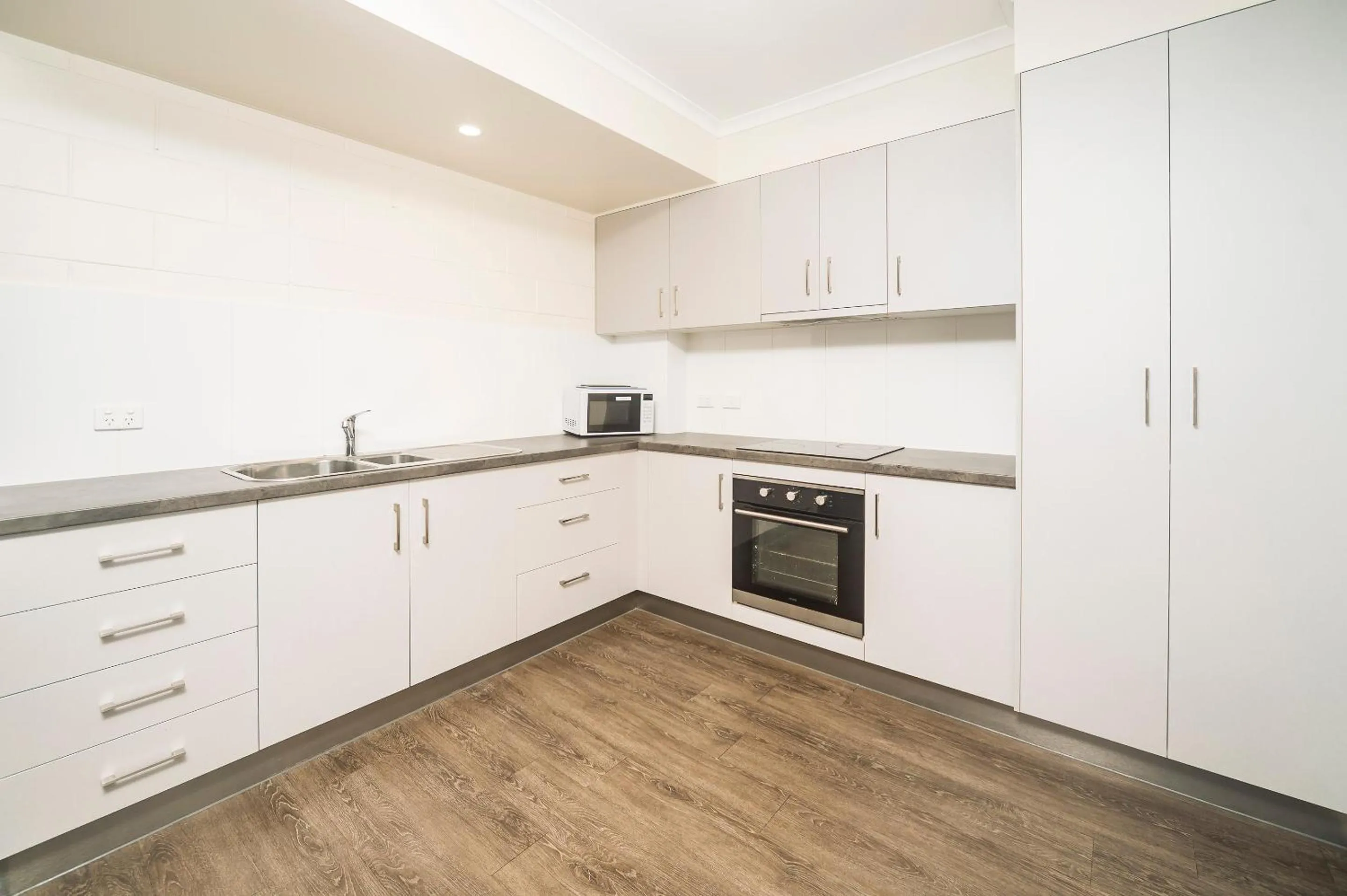 Kitchen or kitchenette in Reef Gateway Hotel