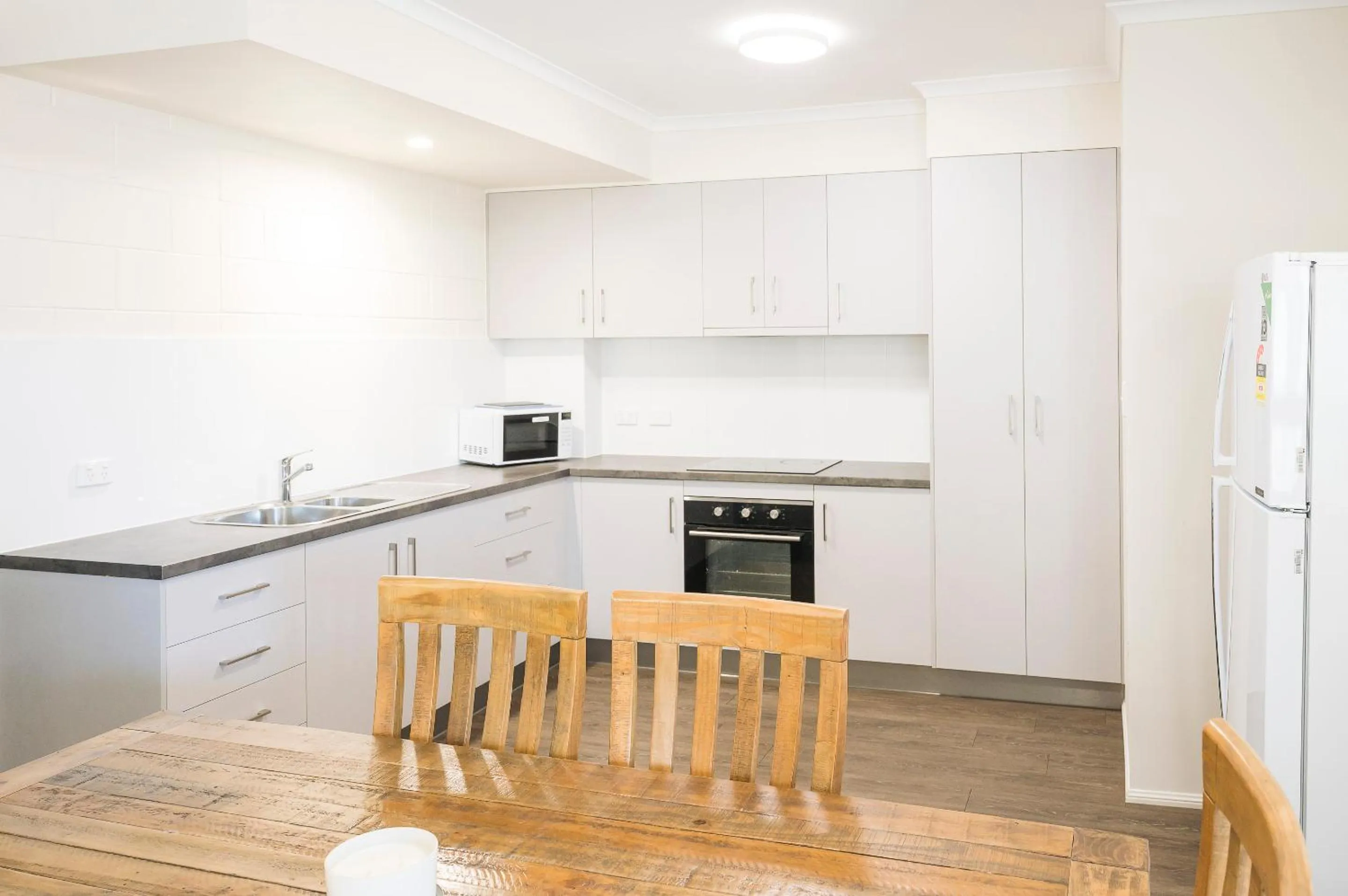 Kitchen or kitchenette in Reef Gateway Hotel