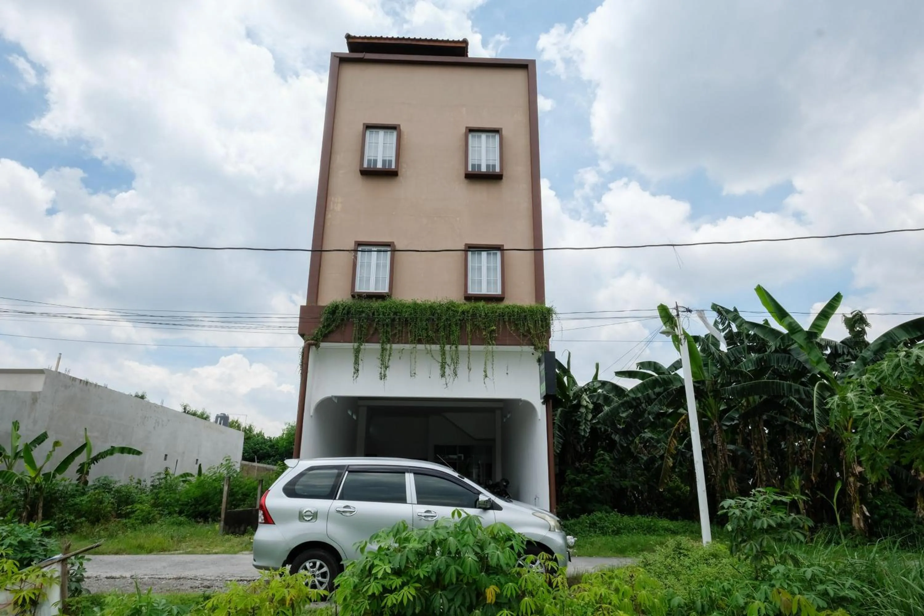 Facade/entrance in Urbanview Hotel Dommy Yogyakarta by RedDoorz