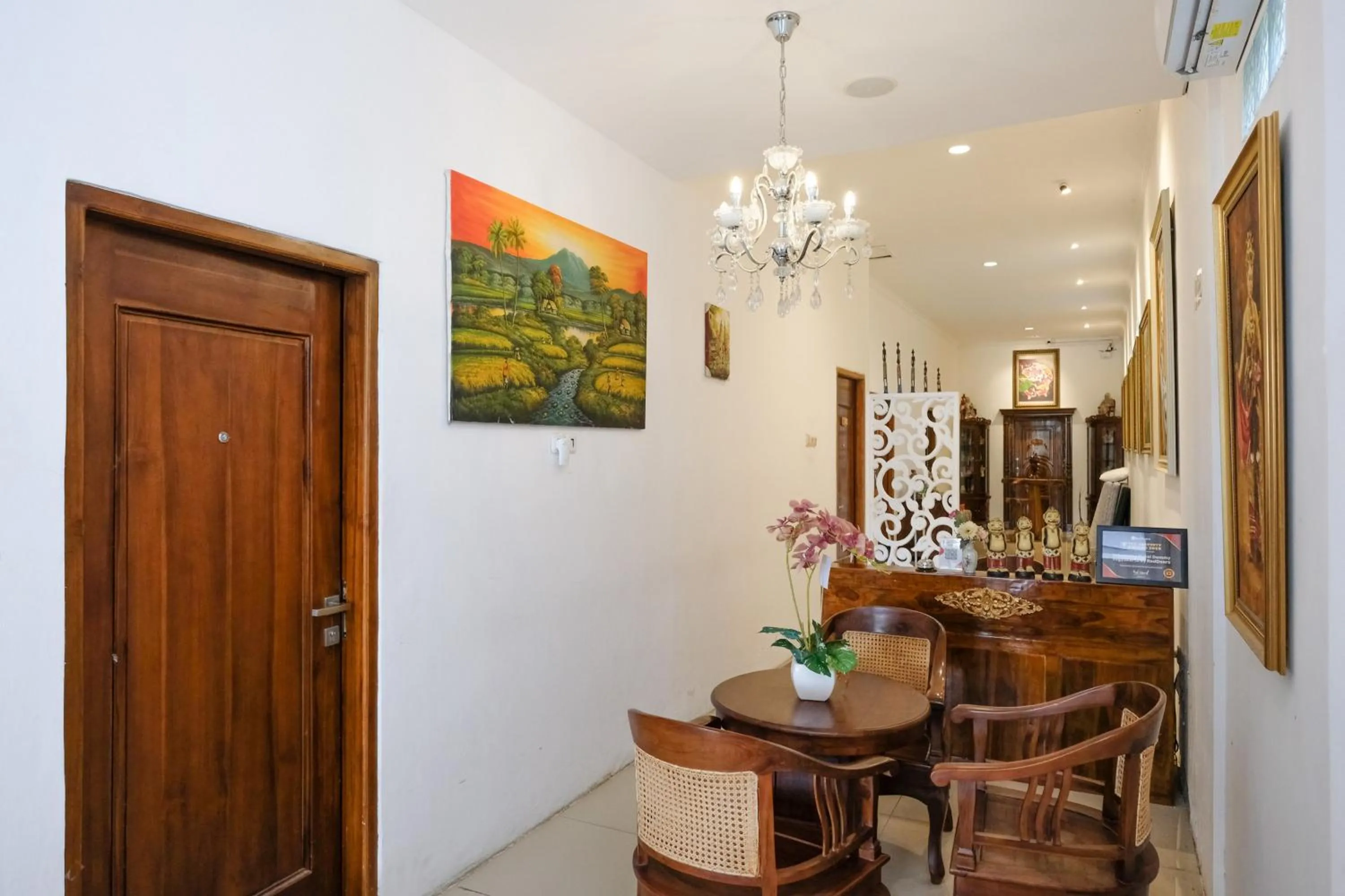 Lobby or reception in Urbanview Hotel Dommy Yogyakarta by RedDoorz