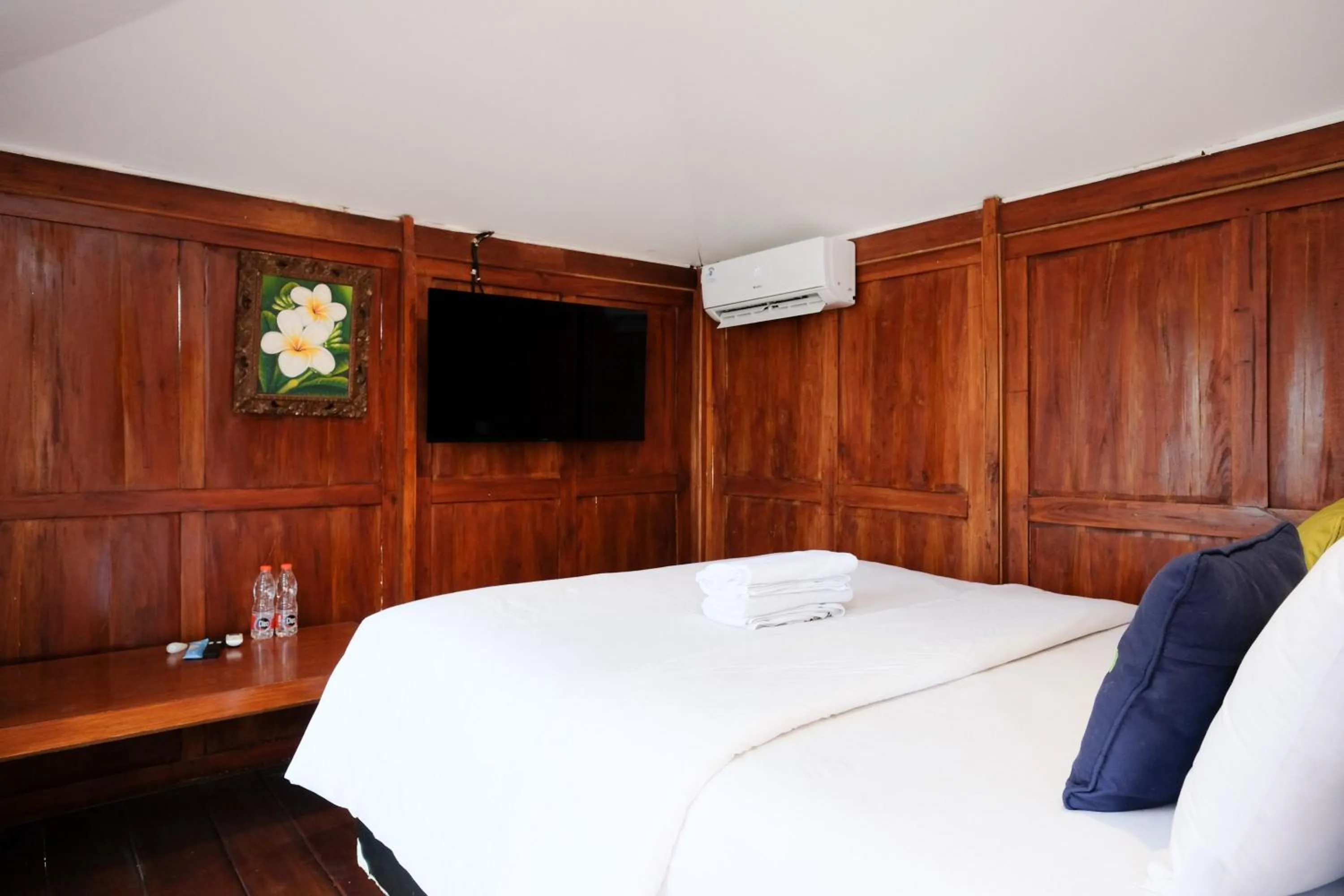 Bedroom, Bed in Urbanview Hotel Dommy Yogyakarta by RedDoorz