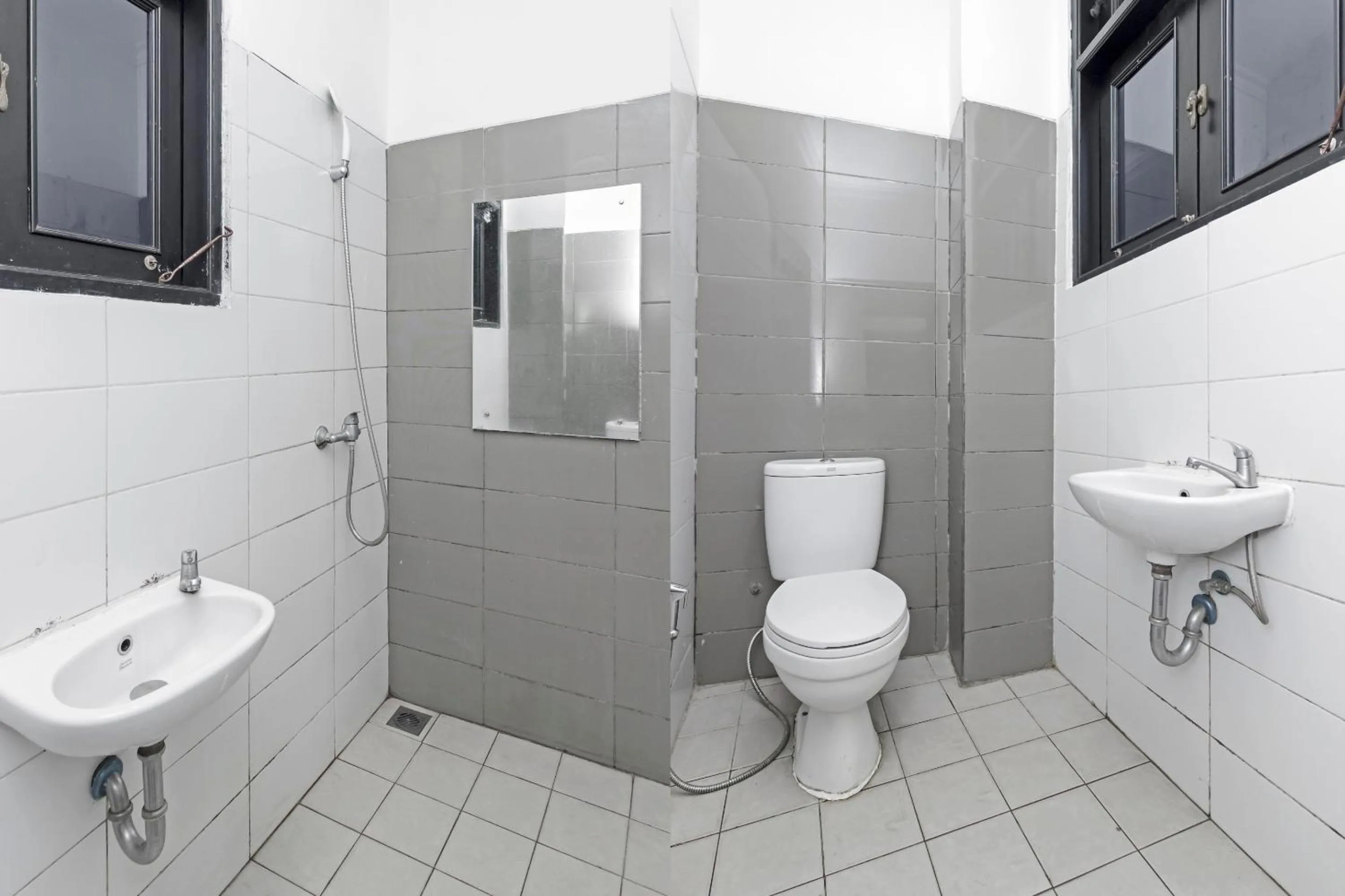 Bathroom in Collection O Pondok Indah Near Gandaria City Formerly Lamaison Residence