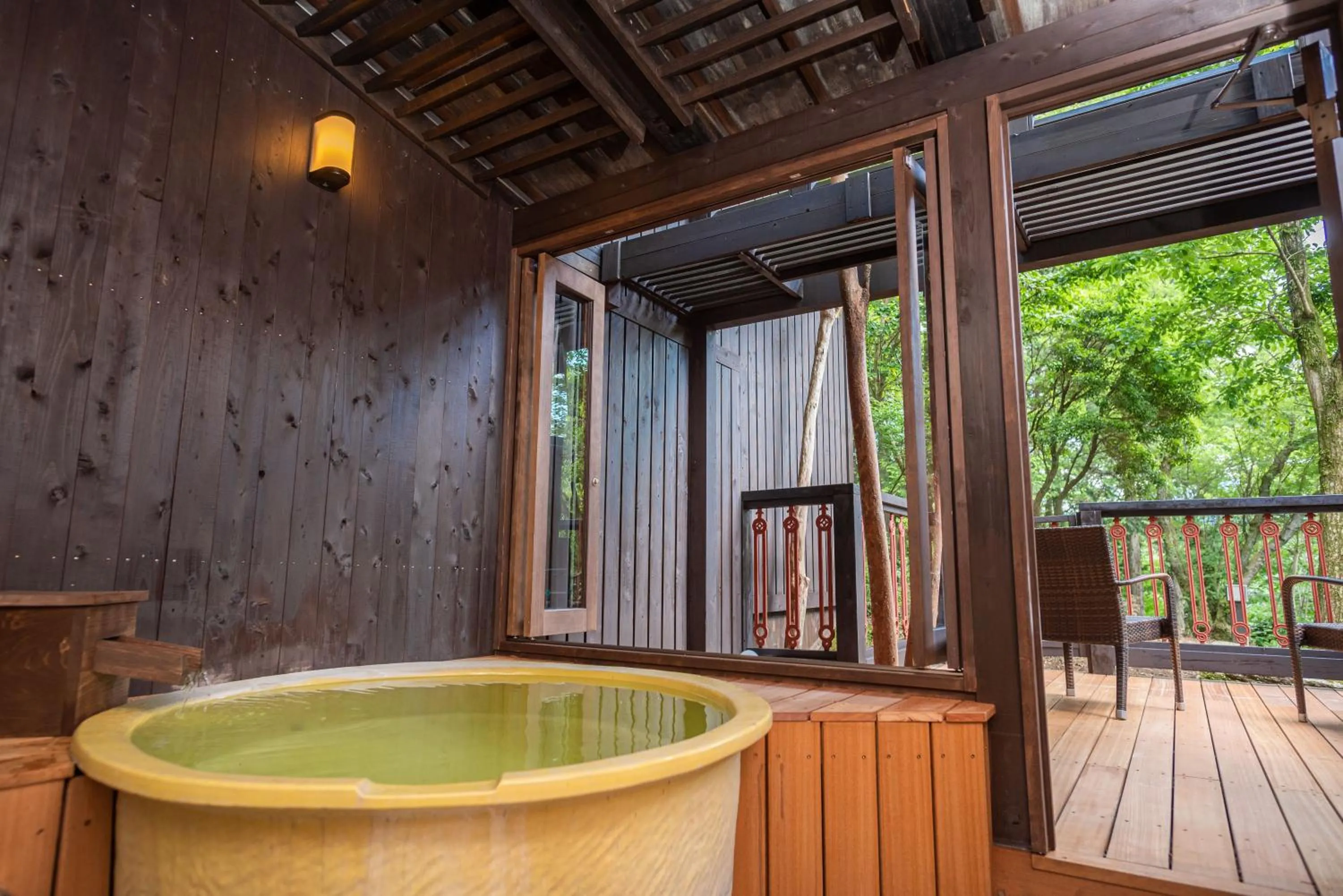 Open Air Bath in Hakone Fontaine Bleau Sengokutei